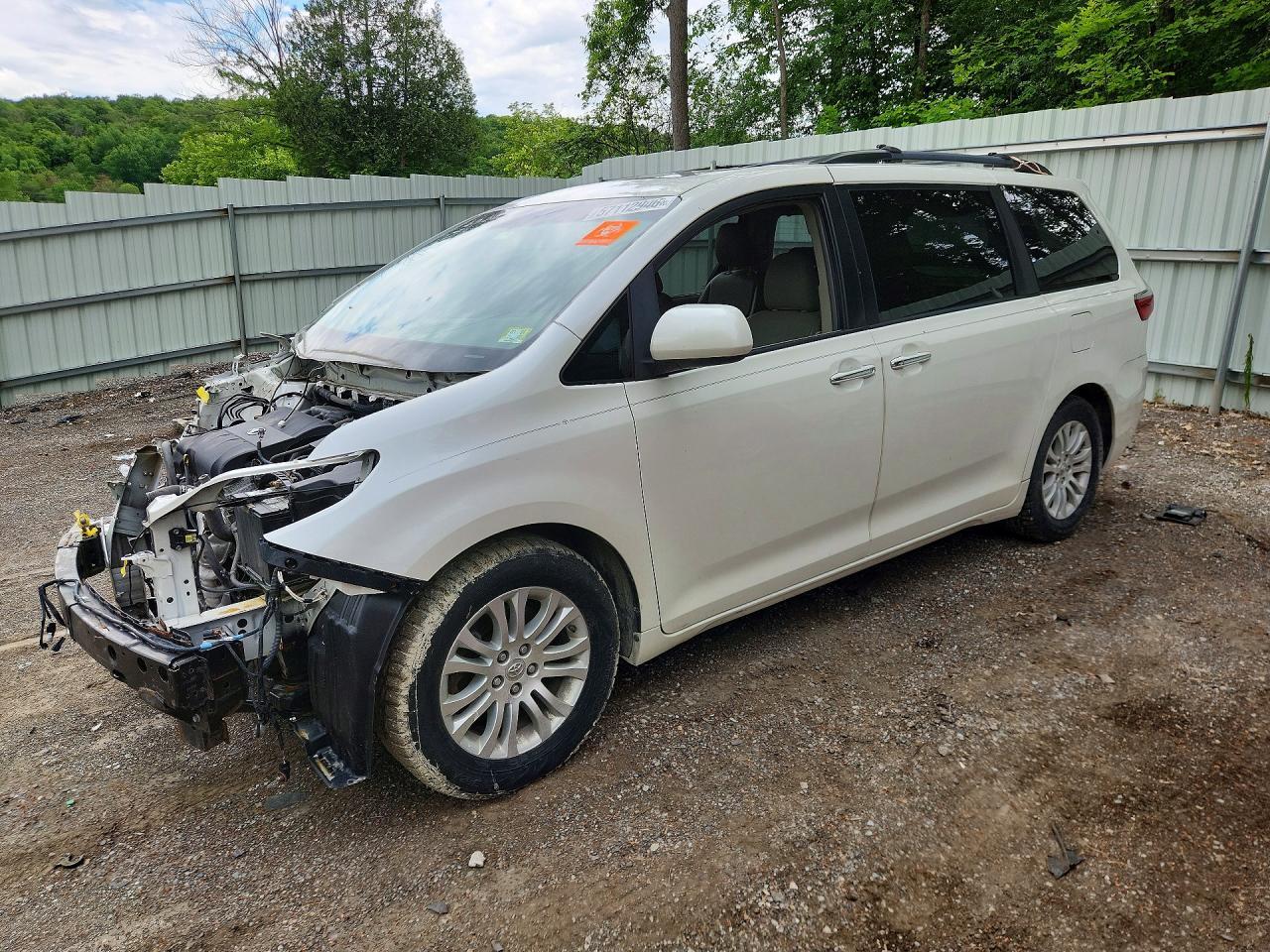 2015 TOYOTA SIENNA