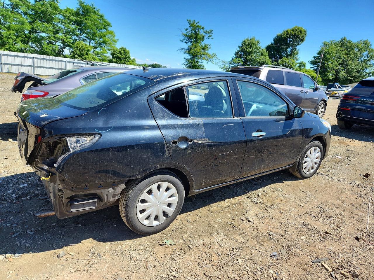 2017 NISSAN VERSA