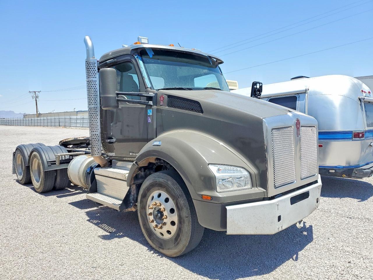 2019 KENWORTH T880
