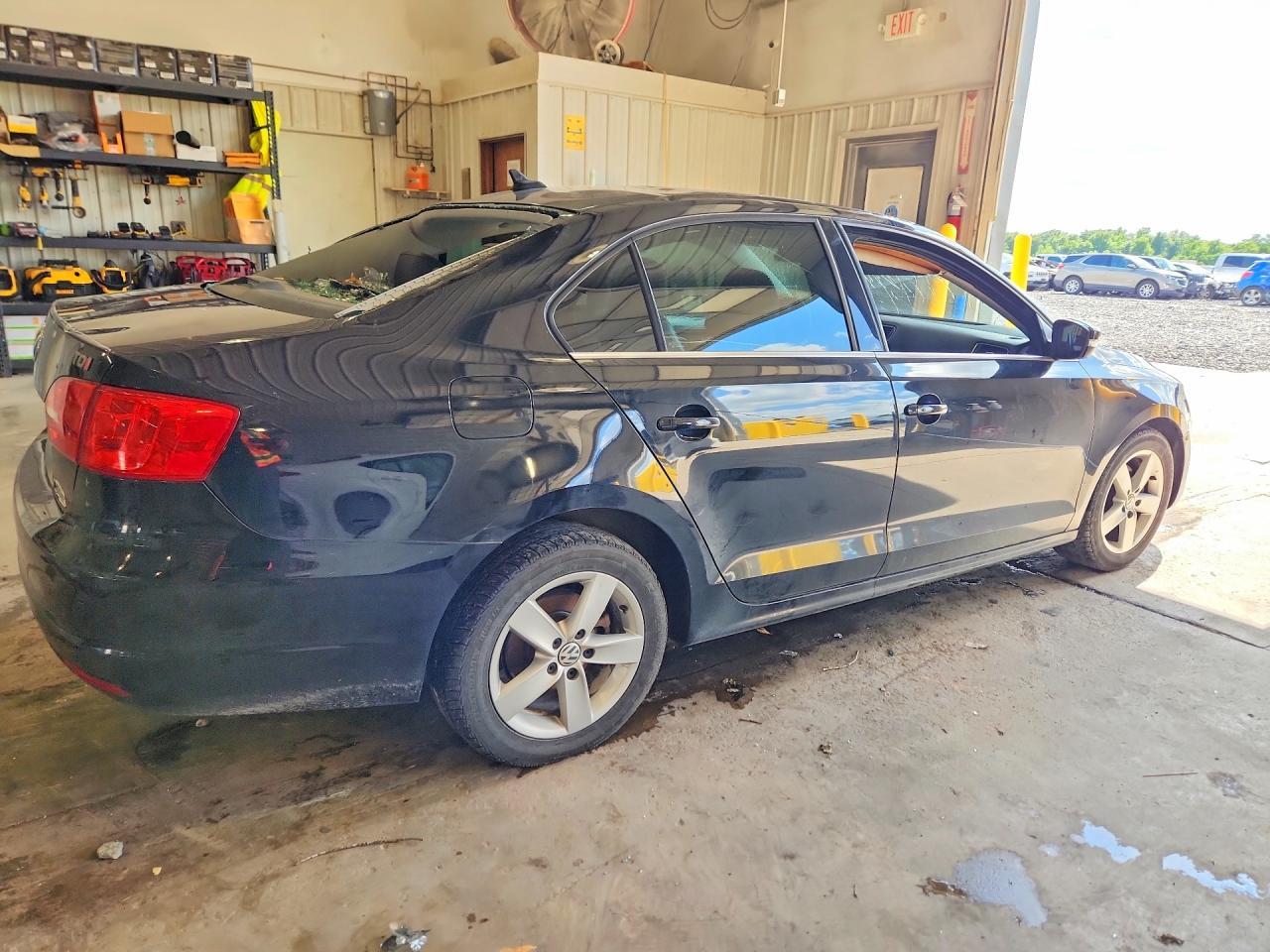 2011 VOLKSWAGEN JETTA