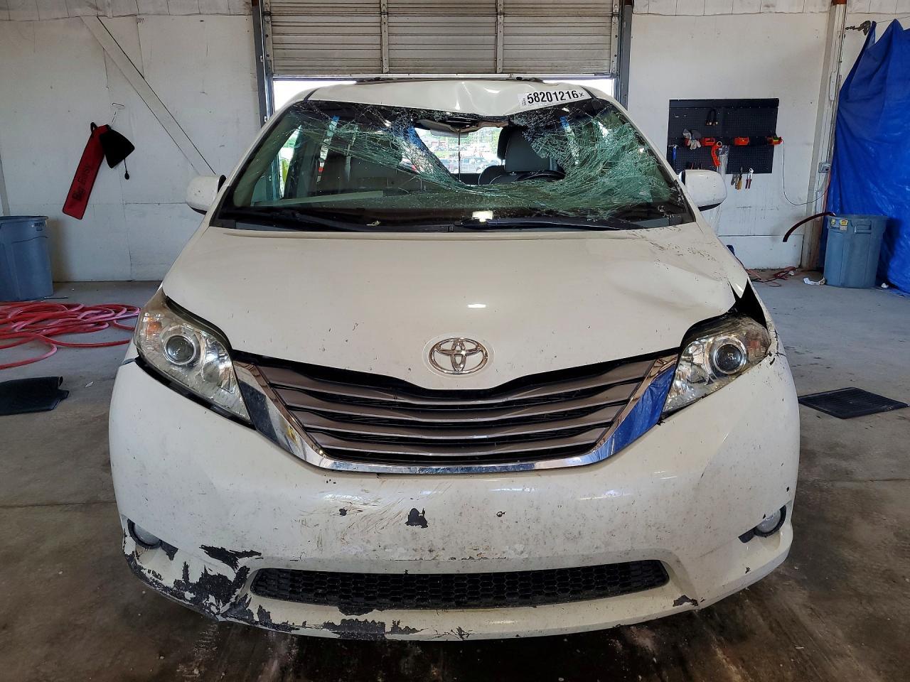 2015 TOYOTA SIENNA
