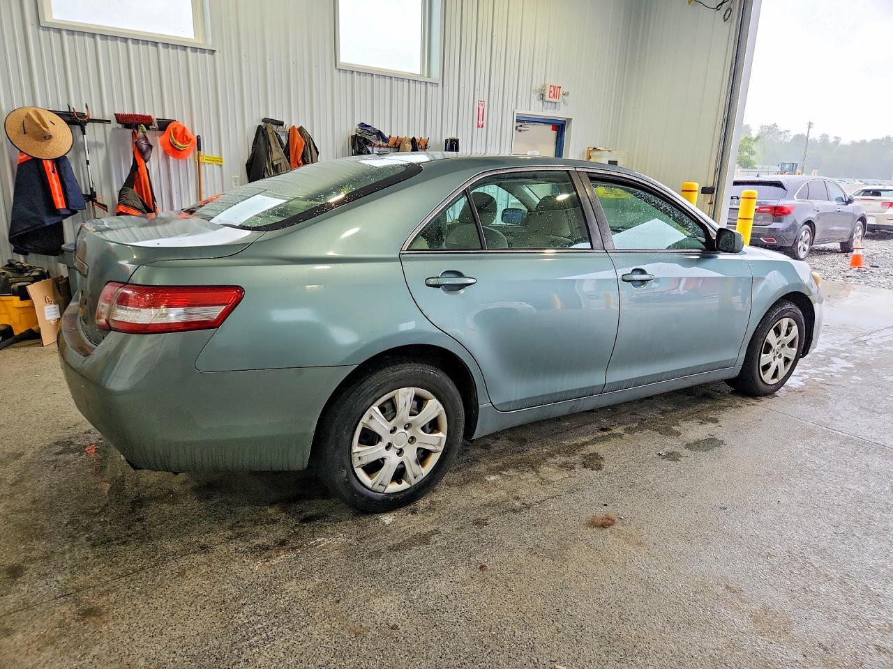 2011 TOYOTA CAMRY