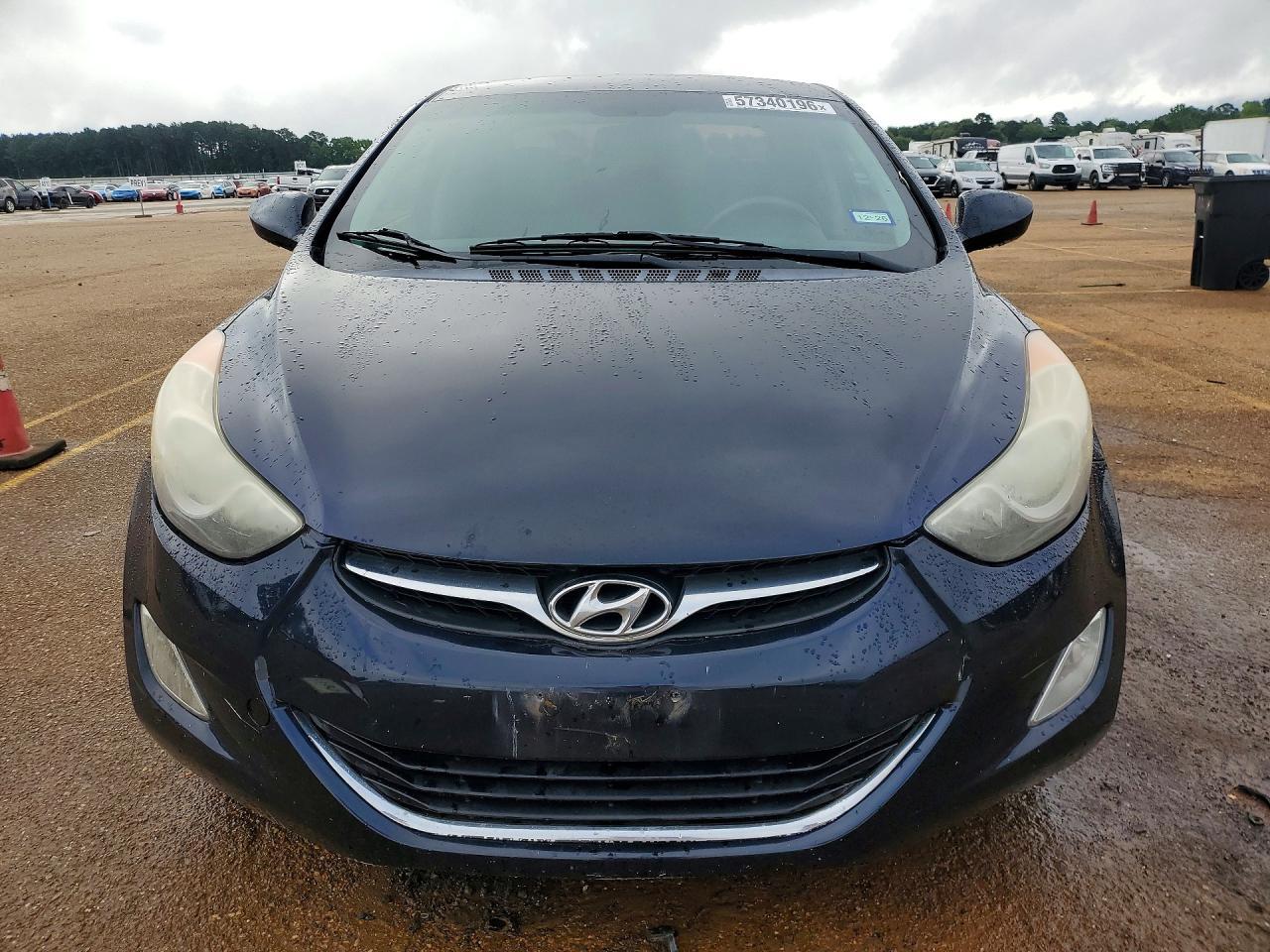 2013 HYUNDAI ELANTRA