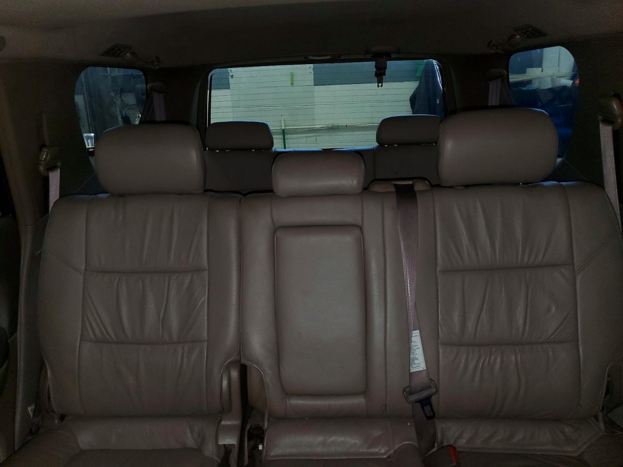 2004 TOYOTA Sequoia