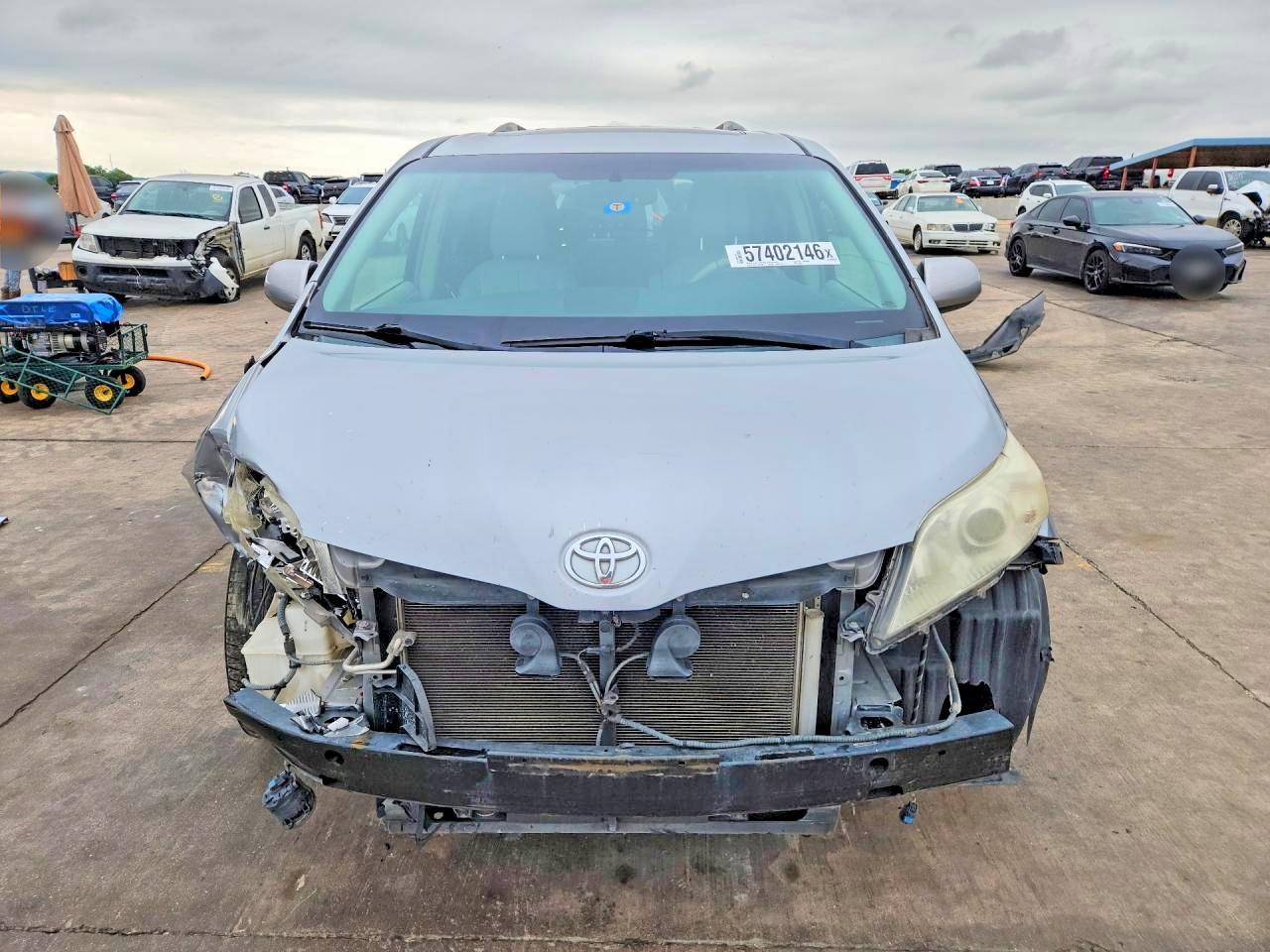 2012 TOYOTA SIENNA