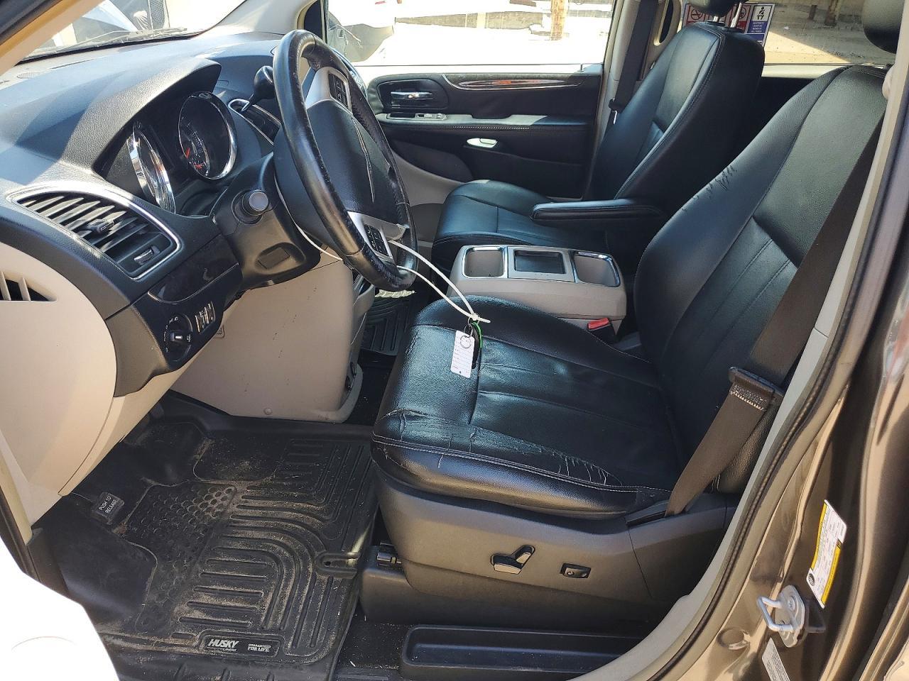 2016 CHRYSLER Town & Country