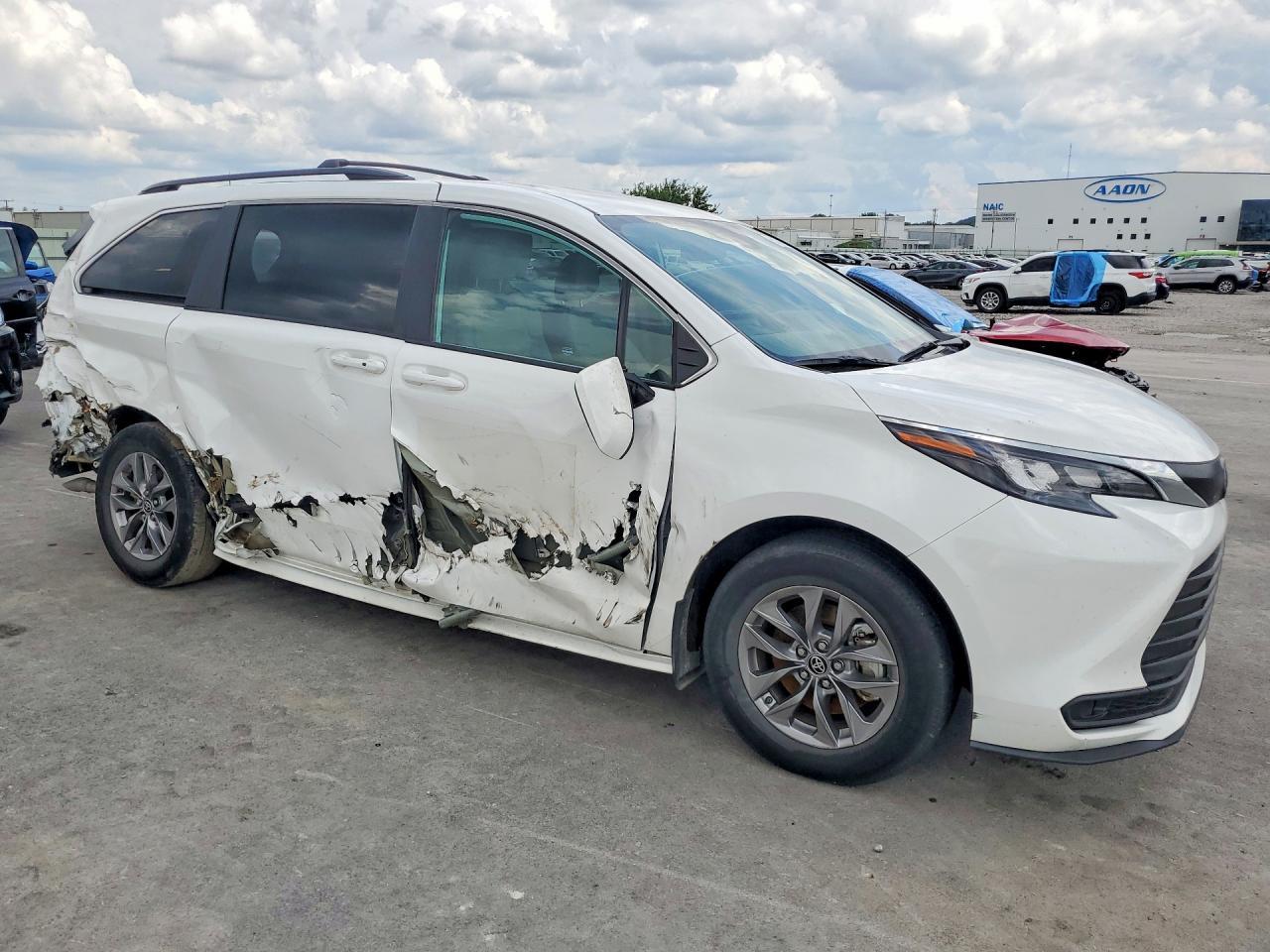 2025 TOYOTA SIENNA