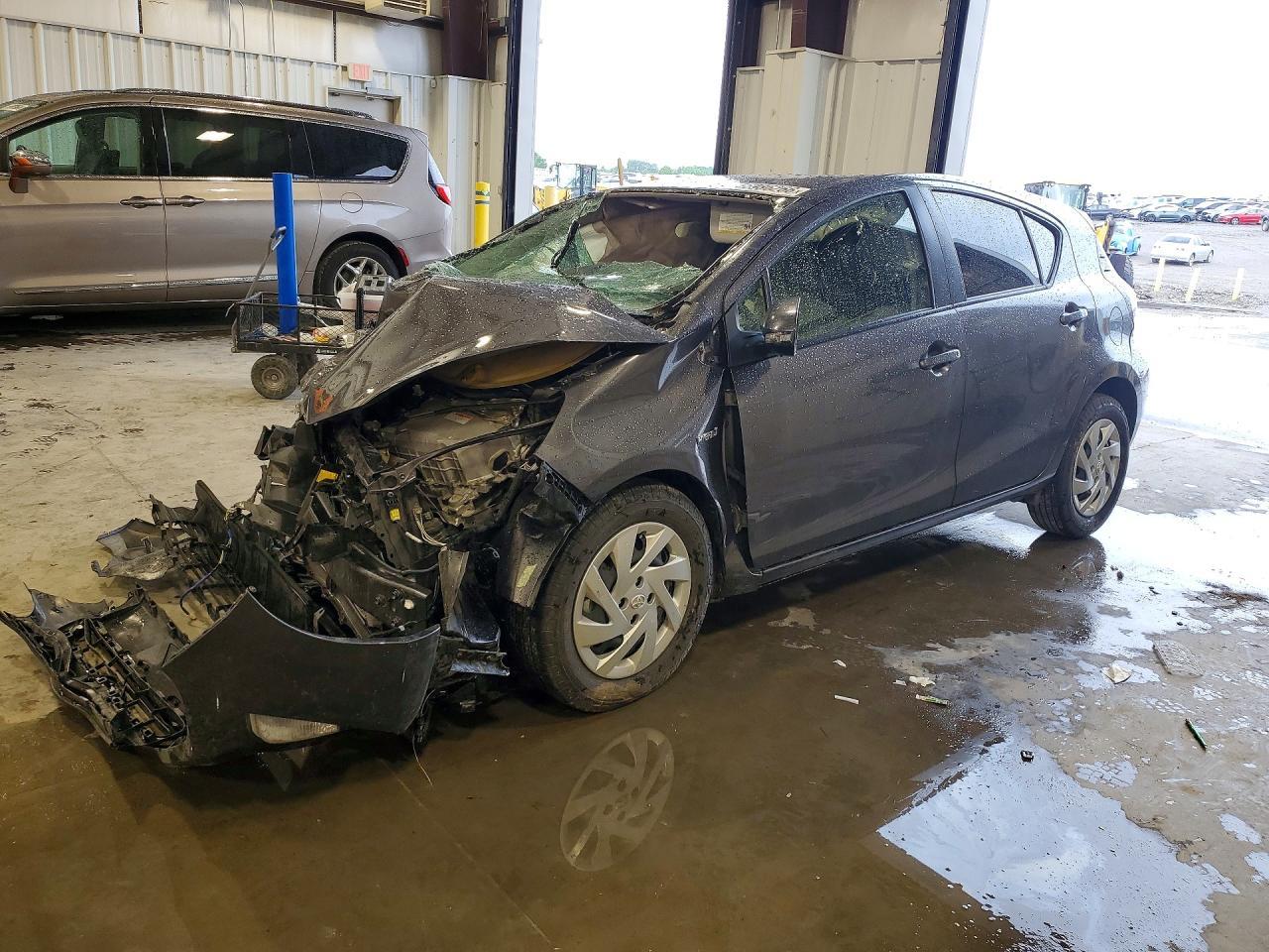 2015 TOYOTA Prius c