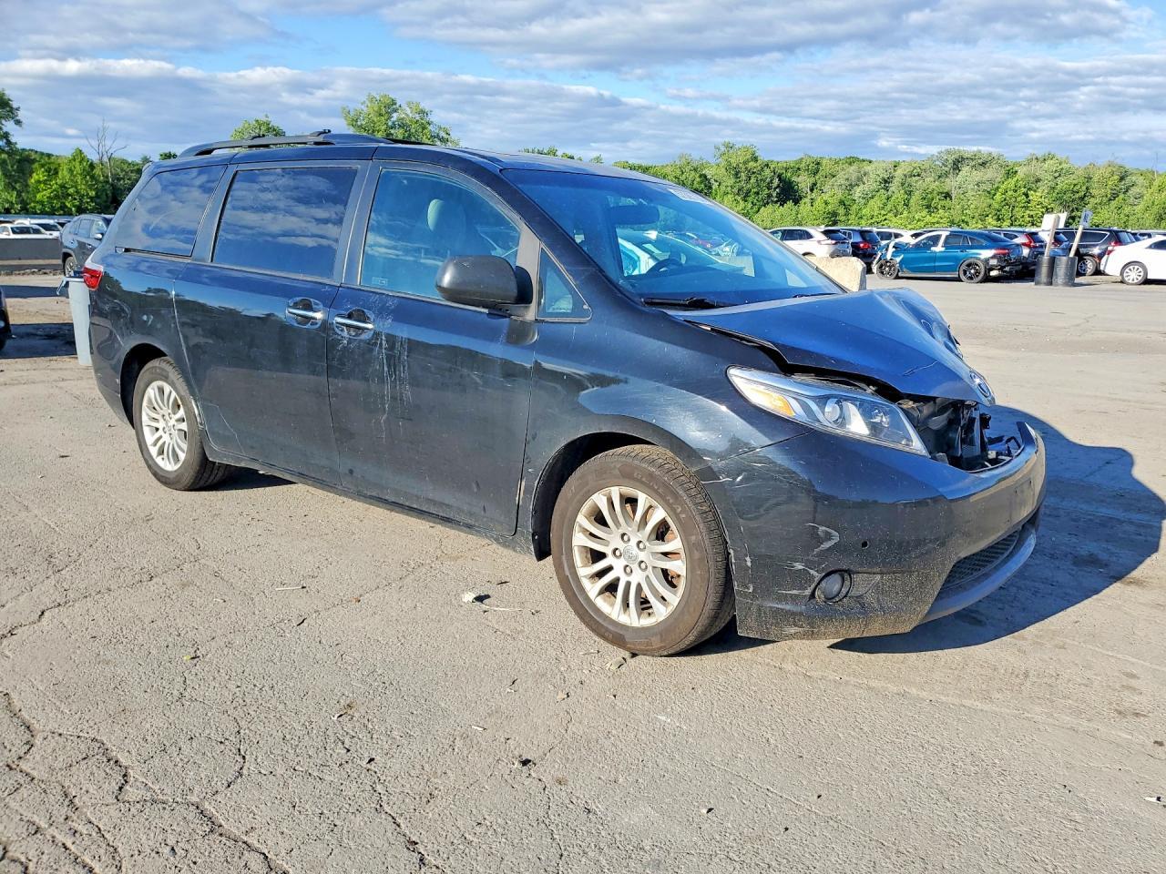 2016 TOYOTA SIENNA