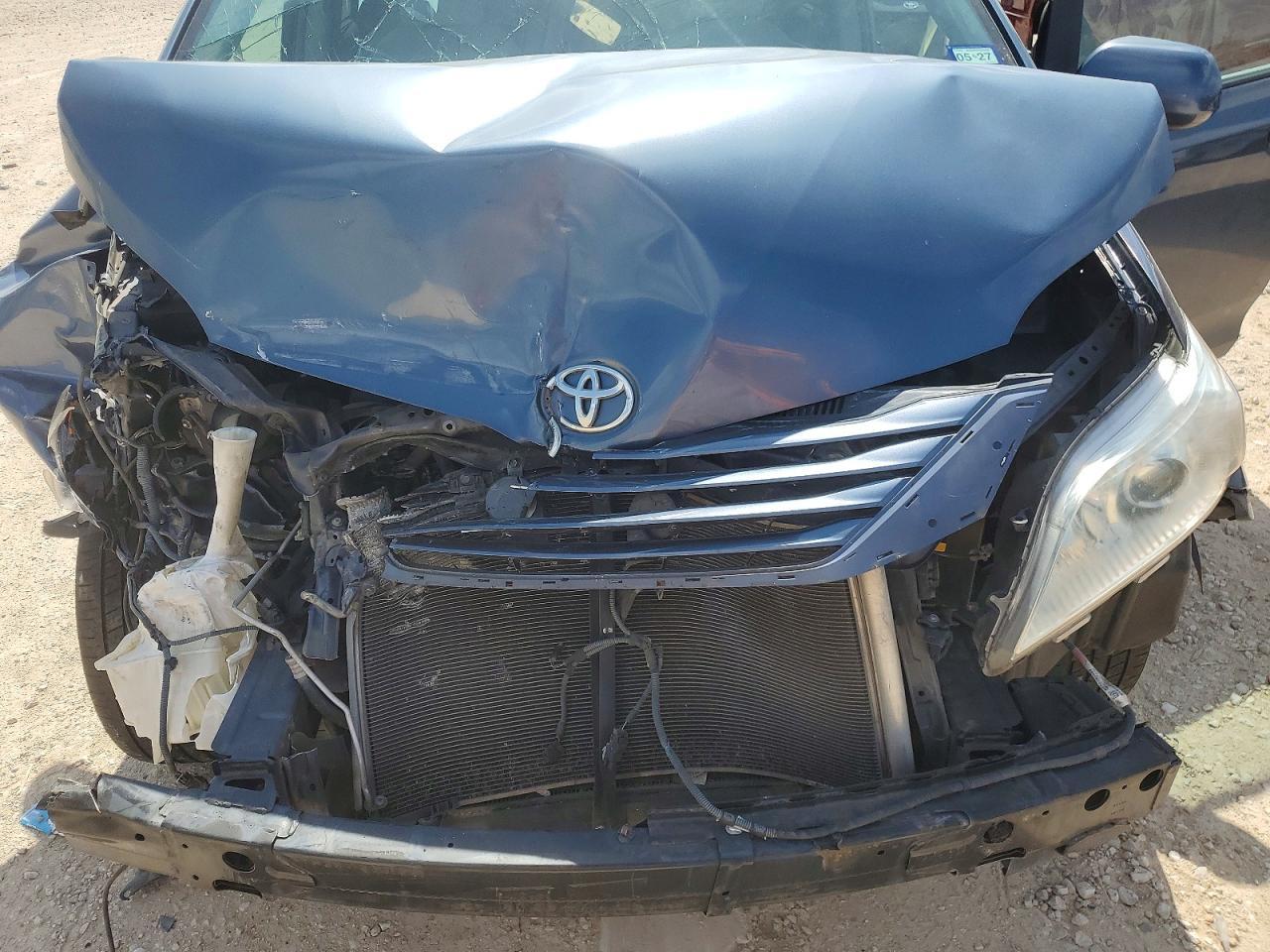 2016 TOYOTA SIENNA