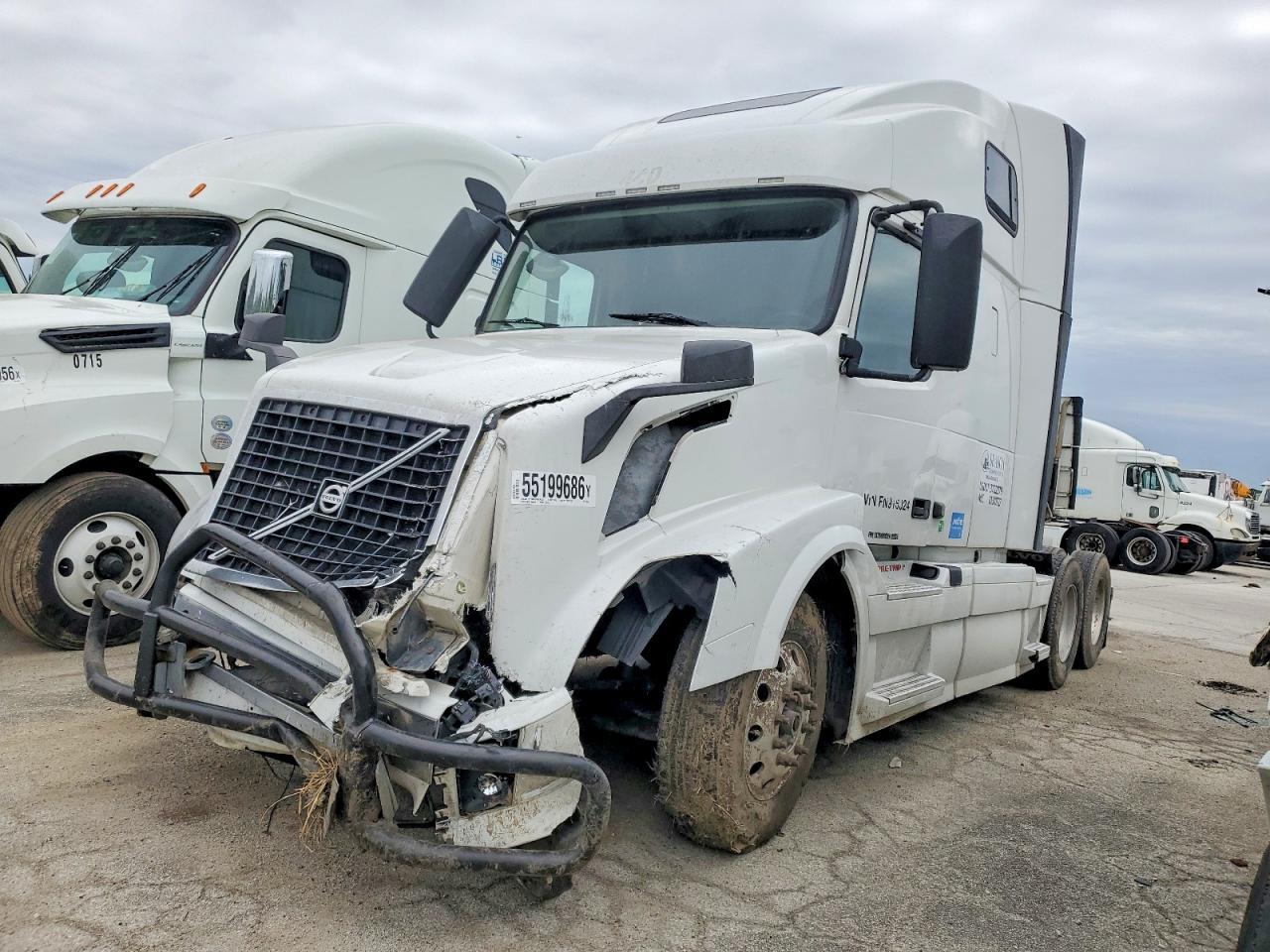 2015 VOLVO VNL