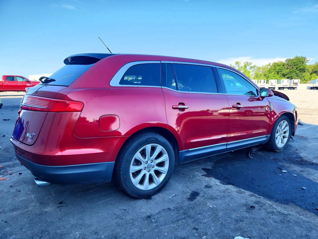 2017 LINCOLN MKT