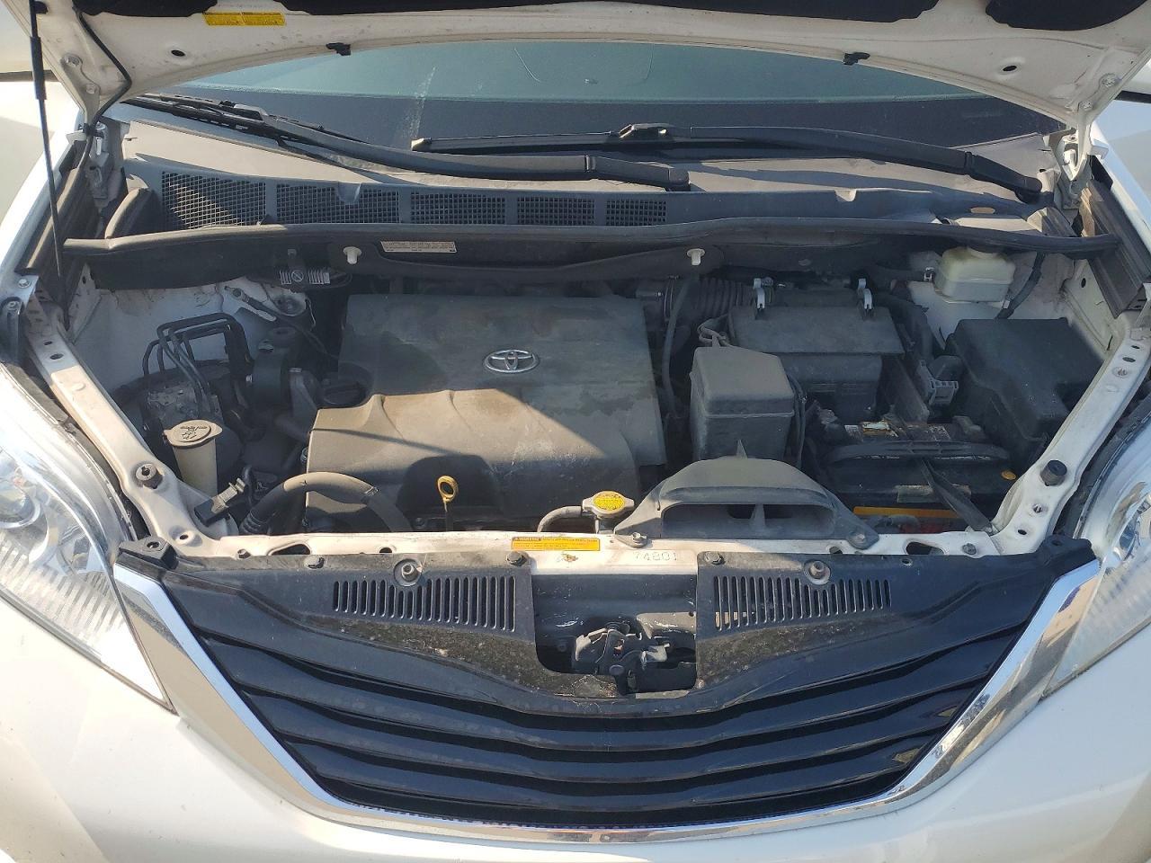 2016 TOYOTA SIENNA