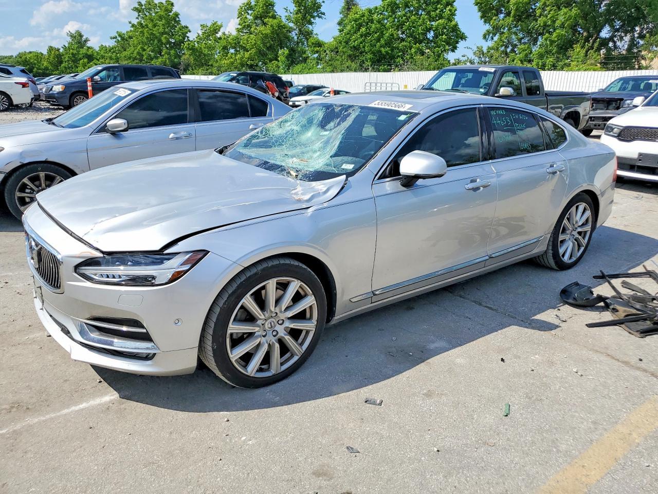 2017 VOLVO S90