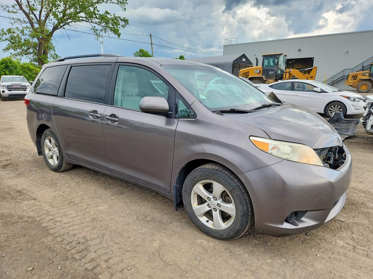 2016 TOYOTA SIENNA