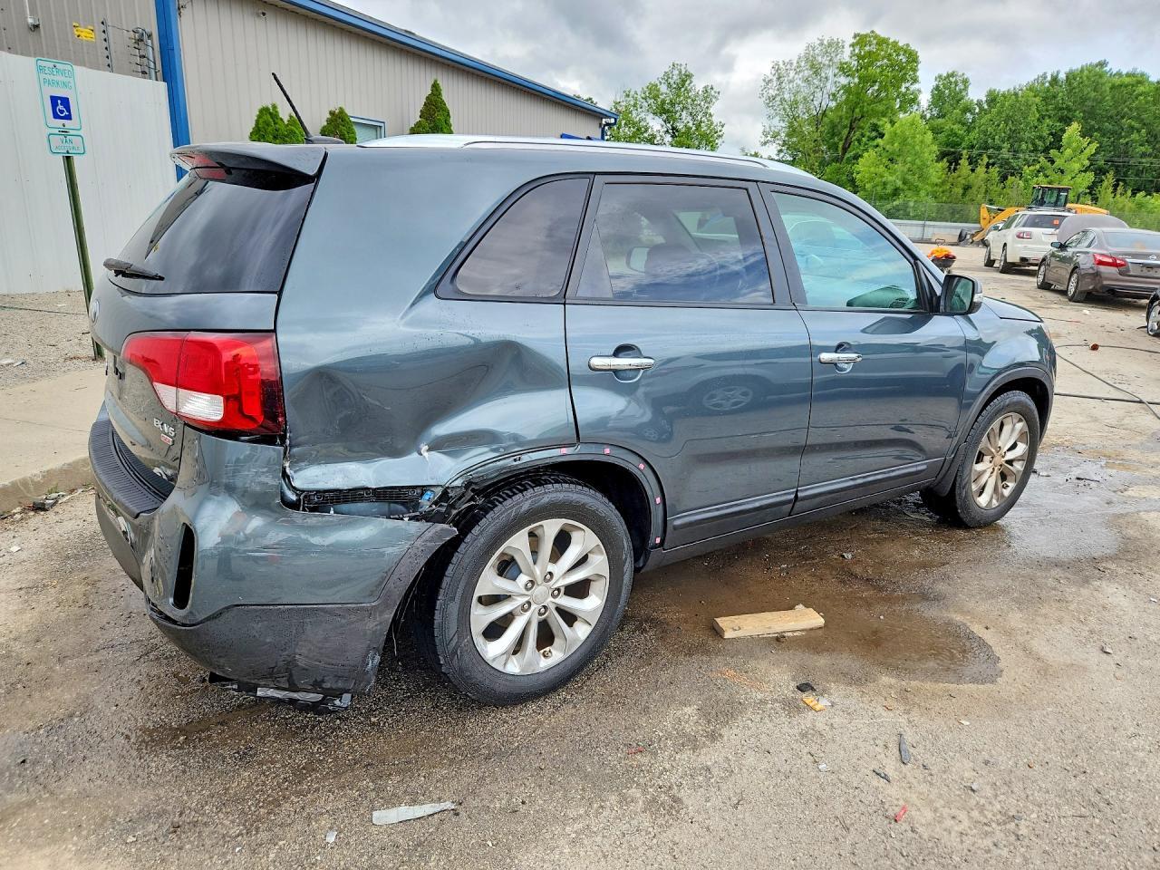 2014 KIA SORENTO