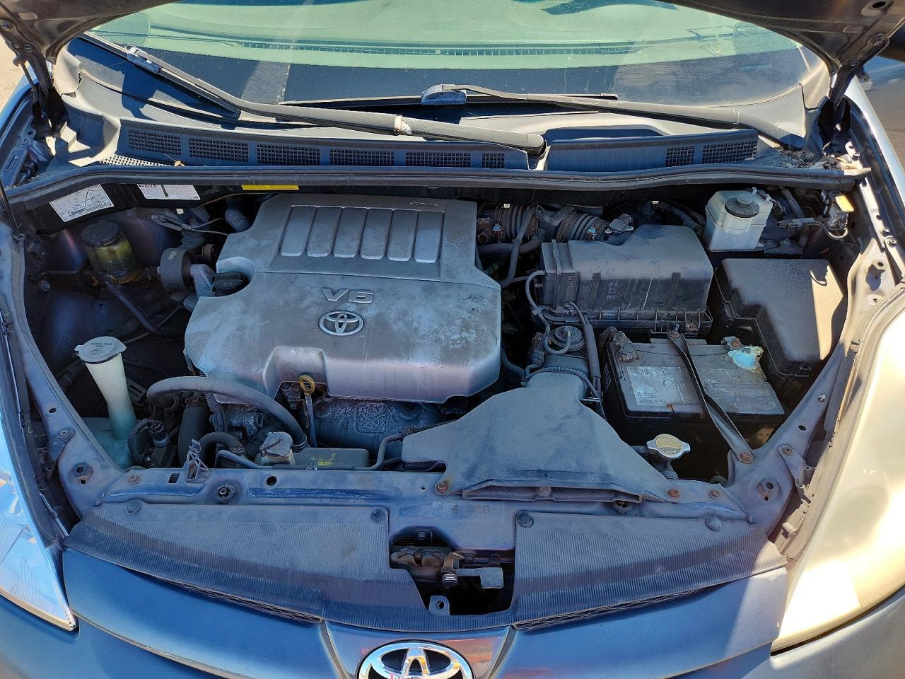 2009 TOYOTA SIENNA