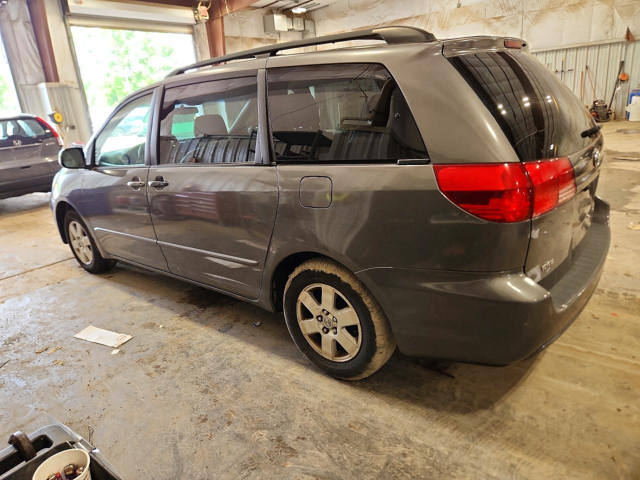 2004 TOYOTA SIENNA