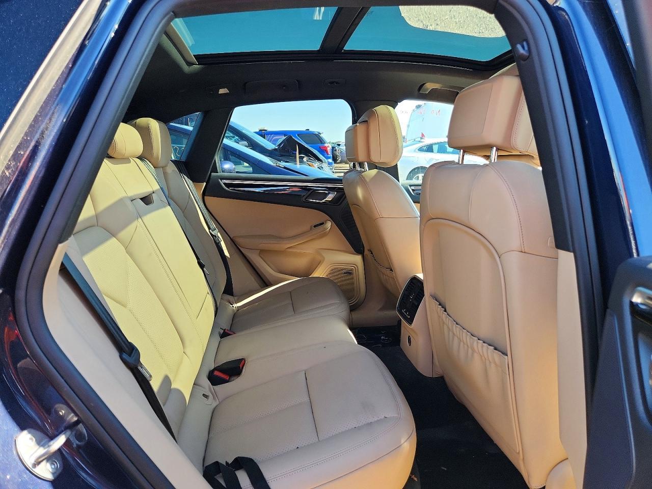 2019 PORSCHE Macan