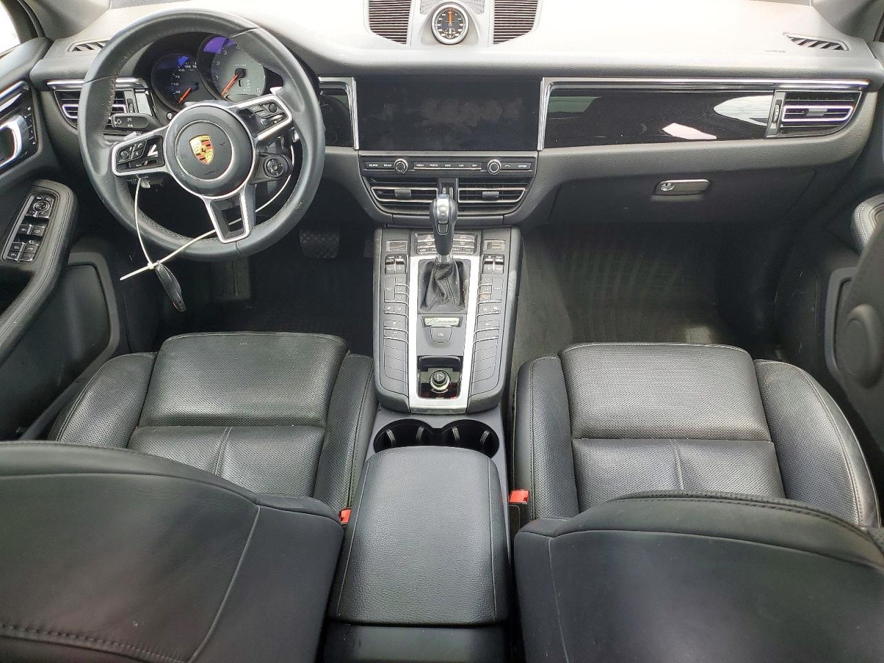 2020 PORSCHE Macan