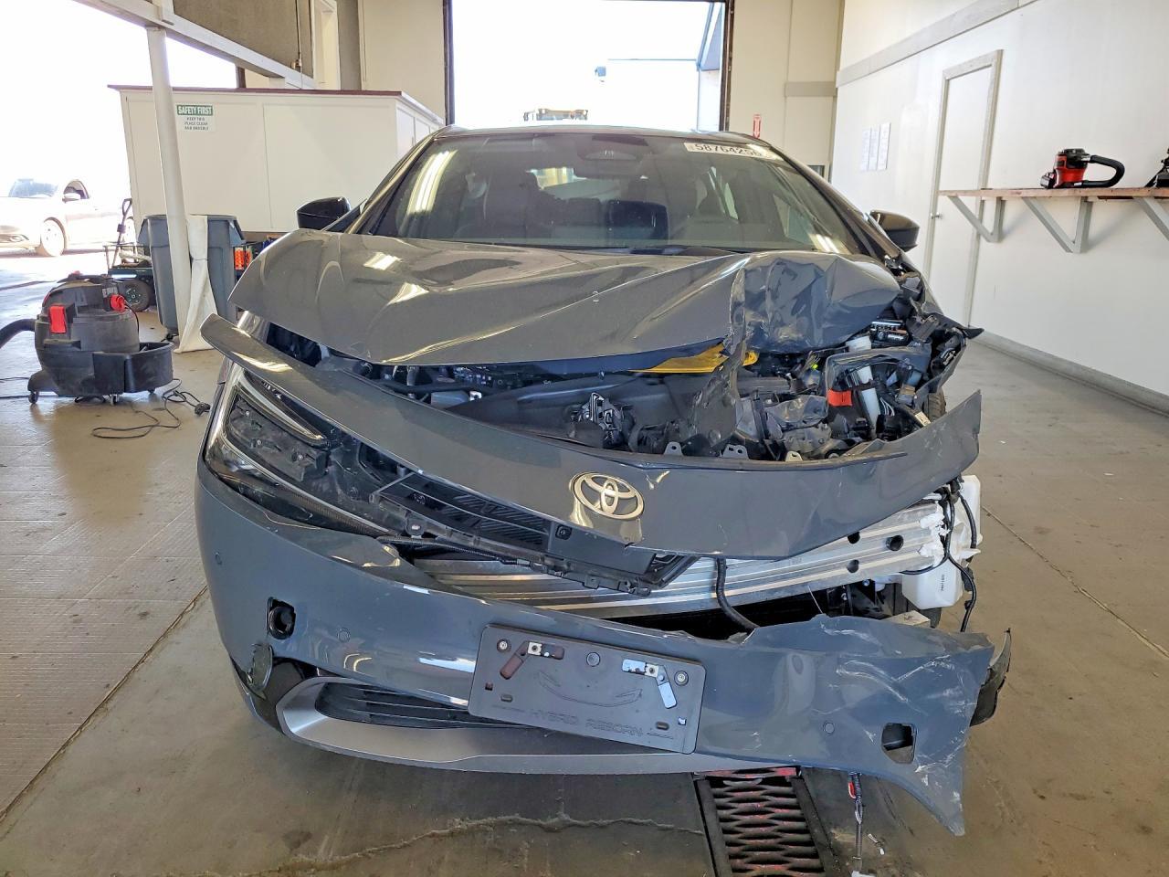 2024 TOYOTA PRIUS