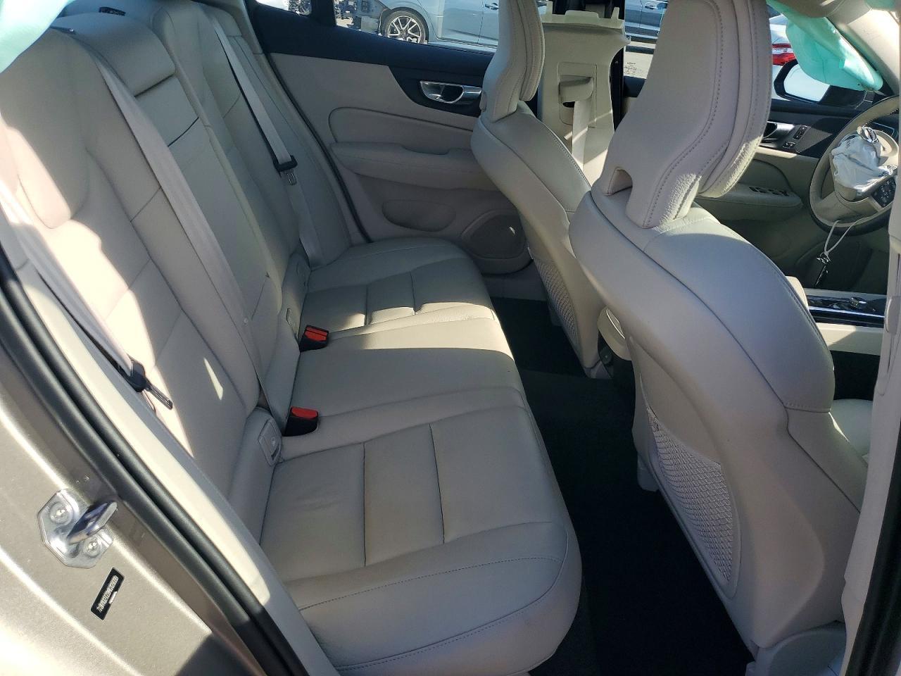2021 VOLVO S60