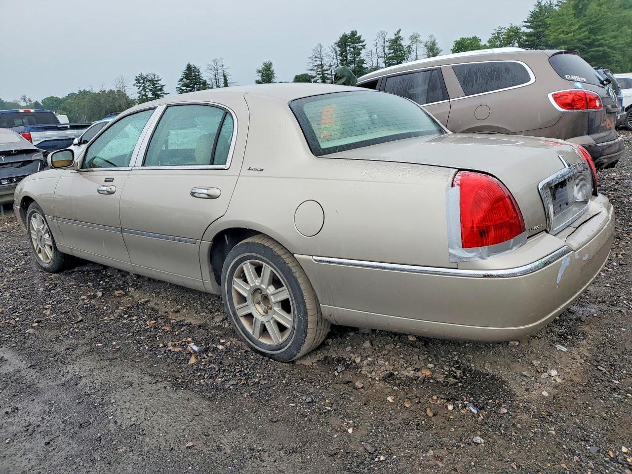 2003 LINCOLN Town Car