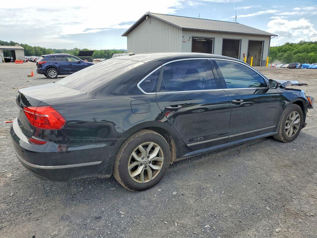 2016 VOLKSWAGEN Passat