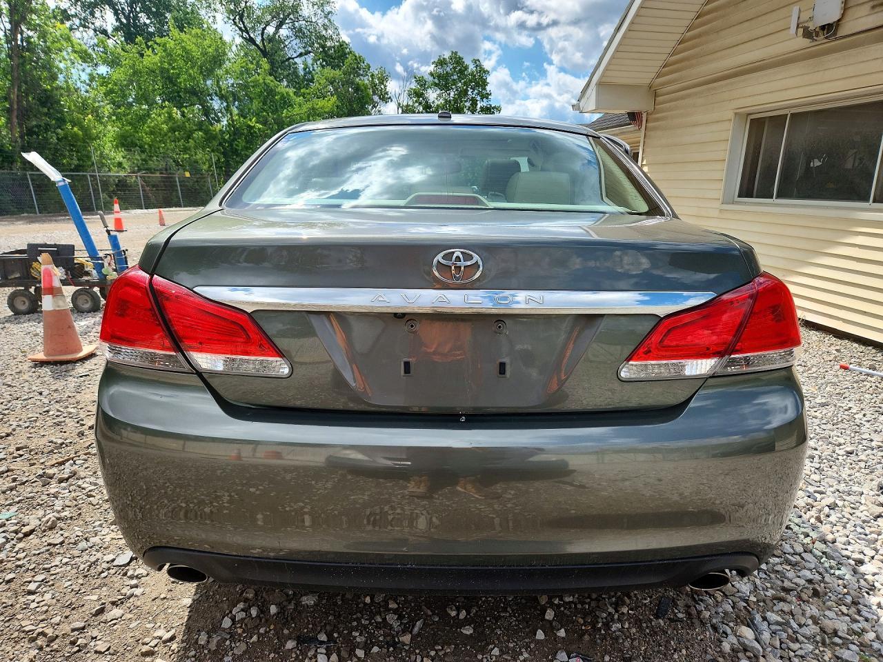 2011 TOYOTA Avalon