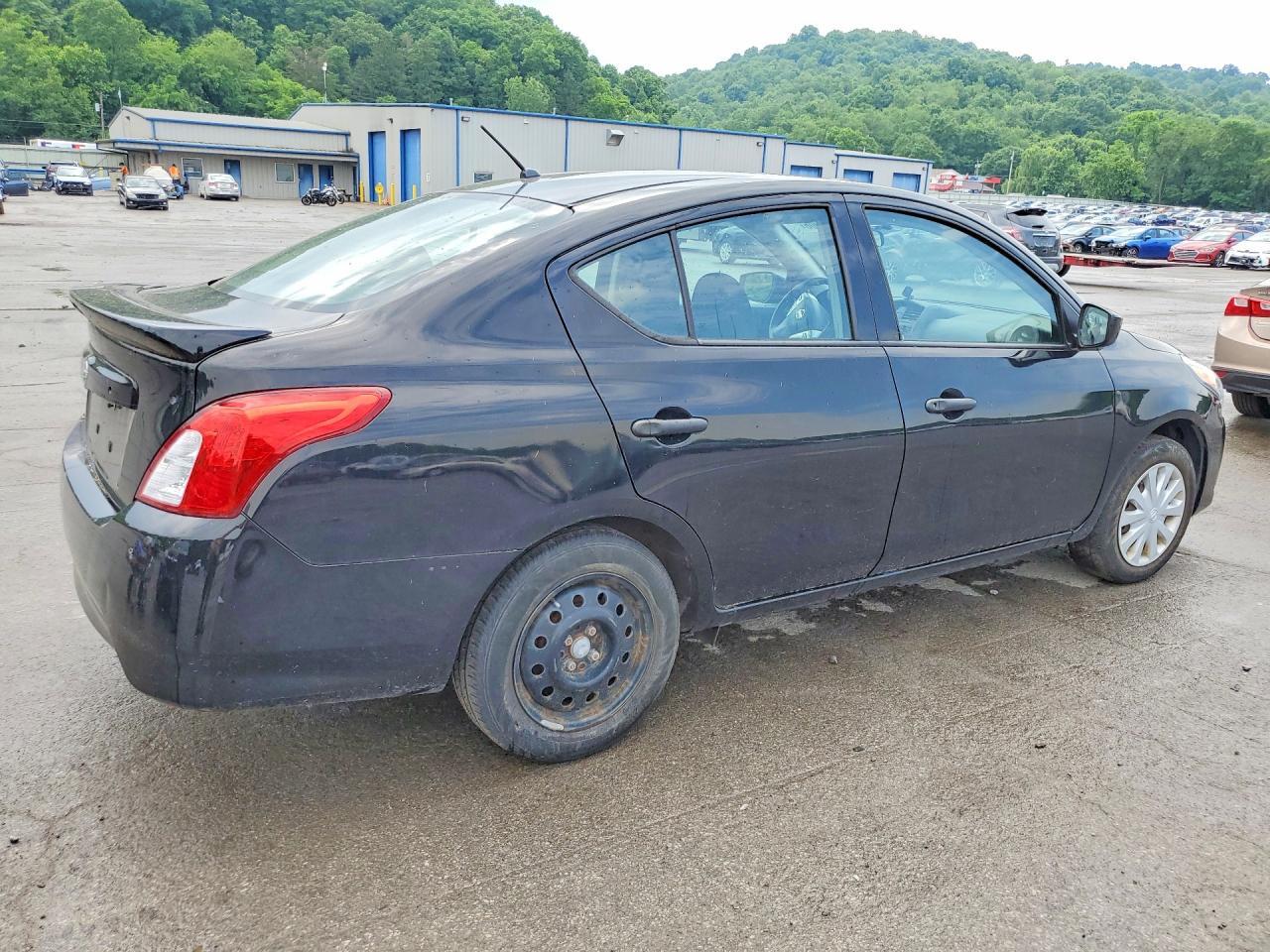 2017 NISSAN VERSA