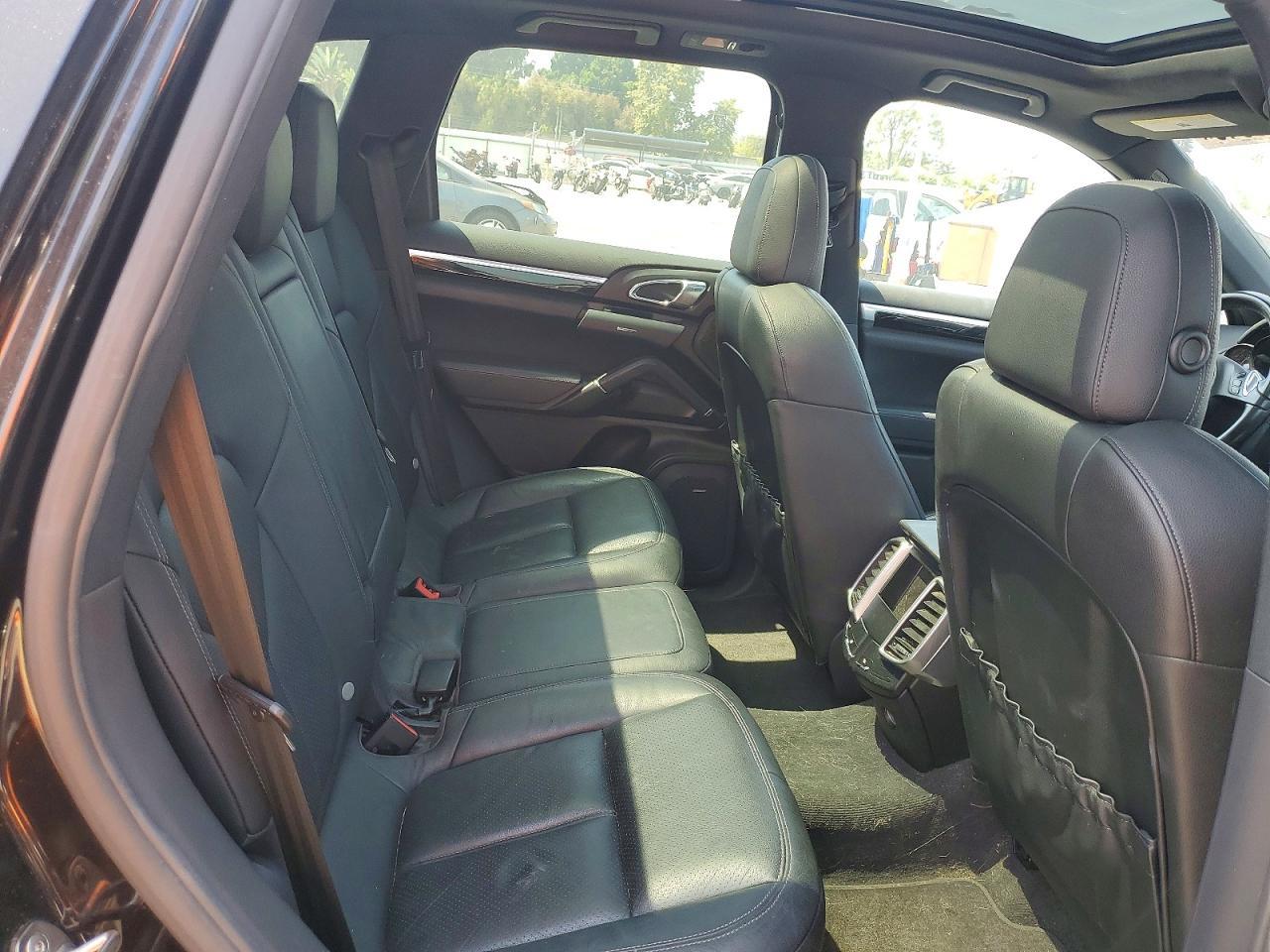 2011 PORSCHE CAYENNE