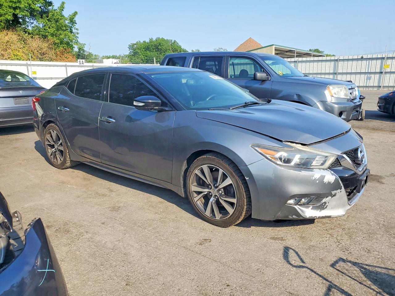 2017 NISSAN Maxima