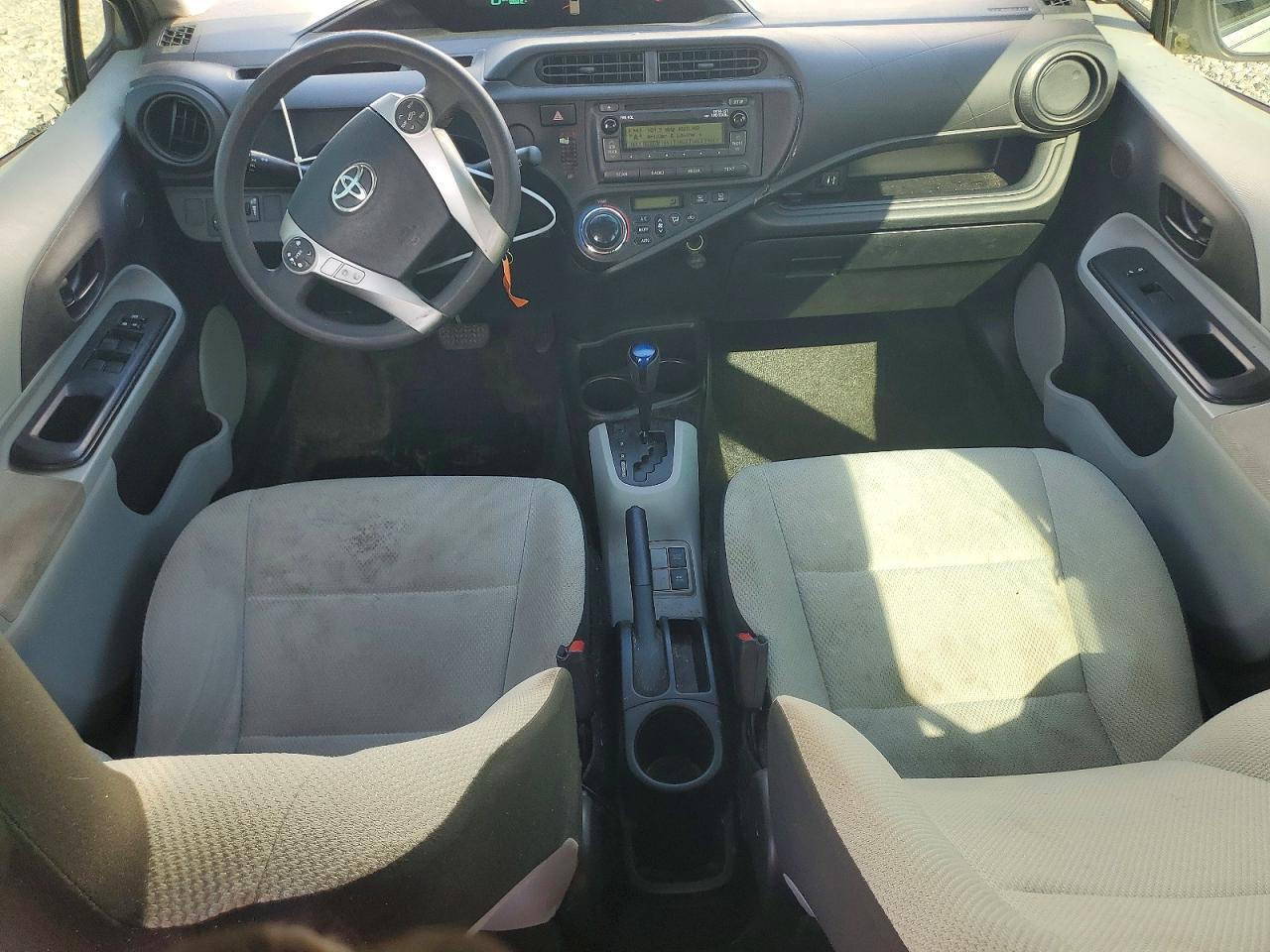 2013 TOYOTA Prius c
