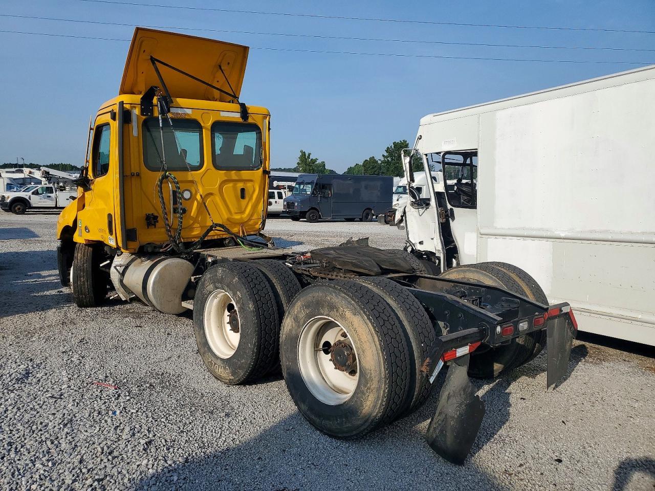 2022 FREIGHTLINER CASCADIA 126