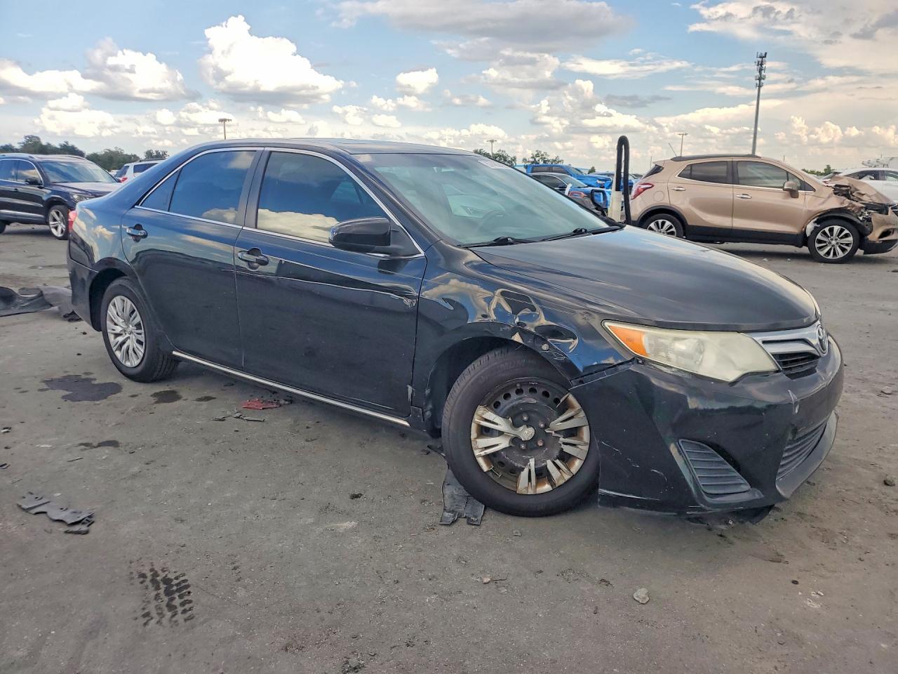 2014 TOYOTA CAMRY