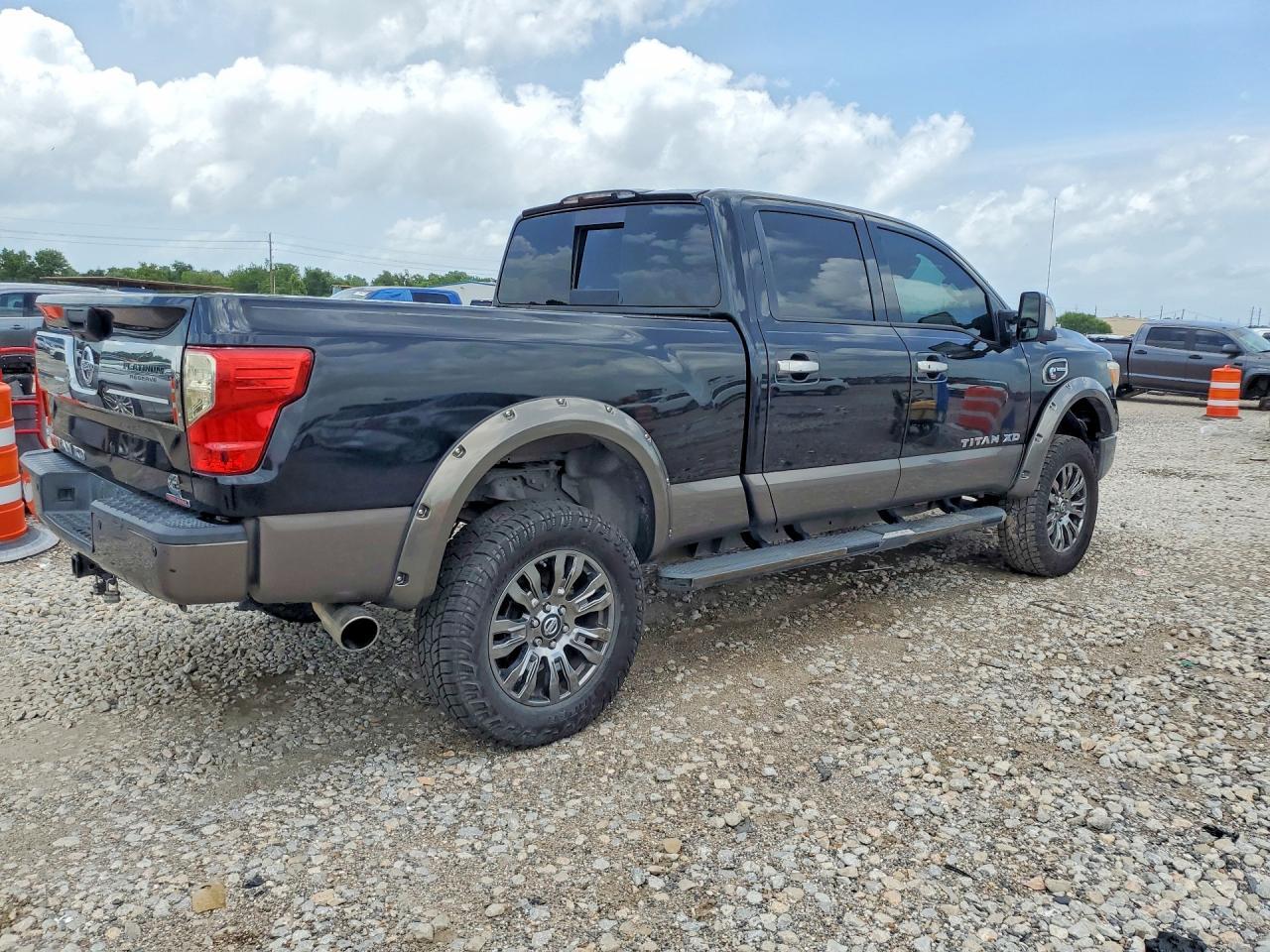 2016 NISSAN Titan