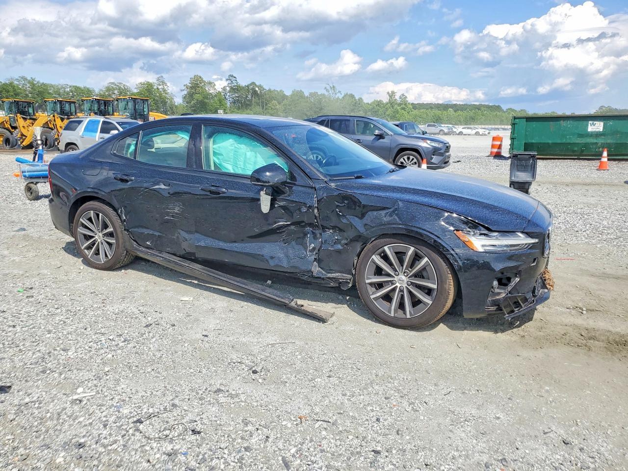 2021 VOLVO S60