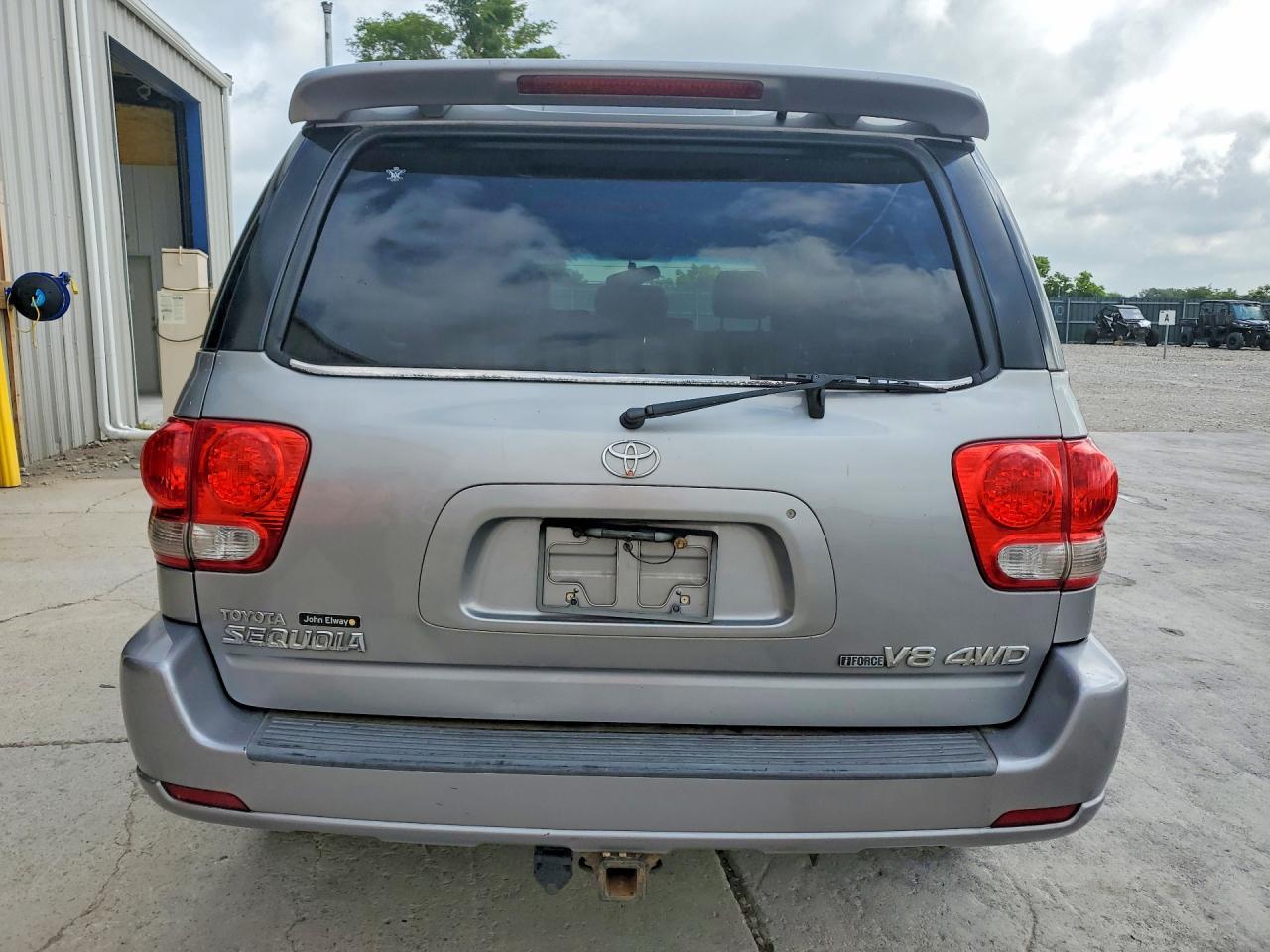 2005 TOYOTA Sequoia