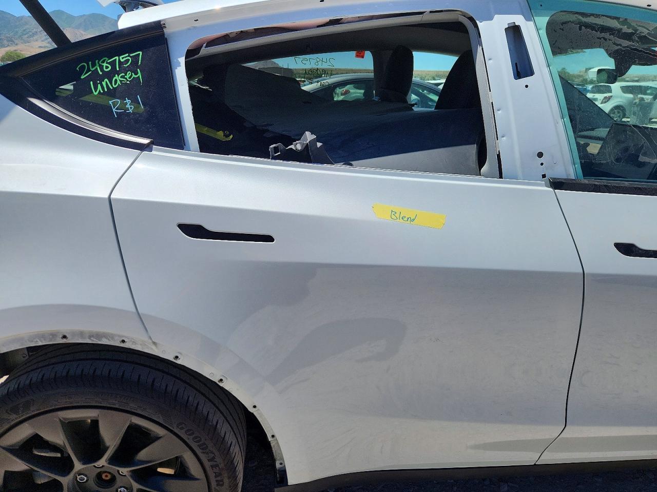 2025 TESLA MODEL Y