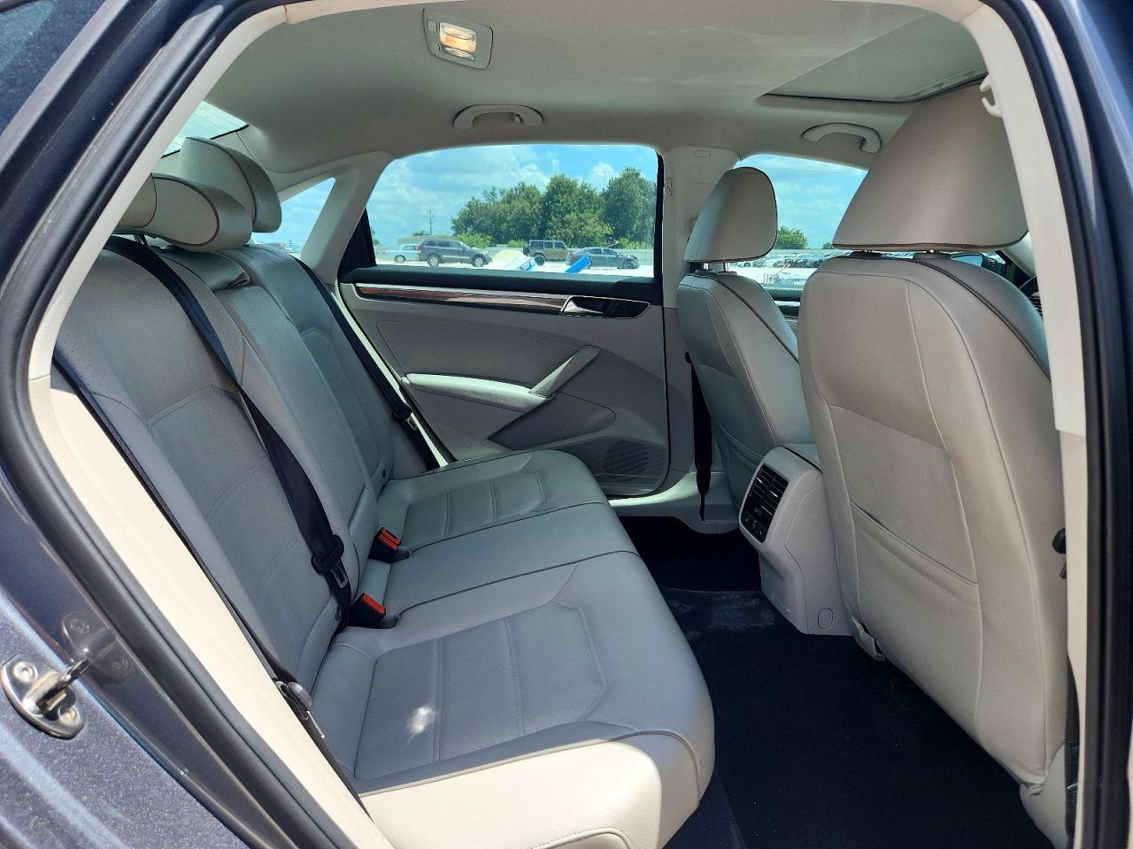 2016 VOLKSWAGEN Passat