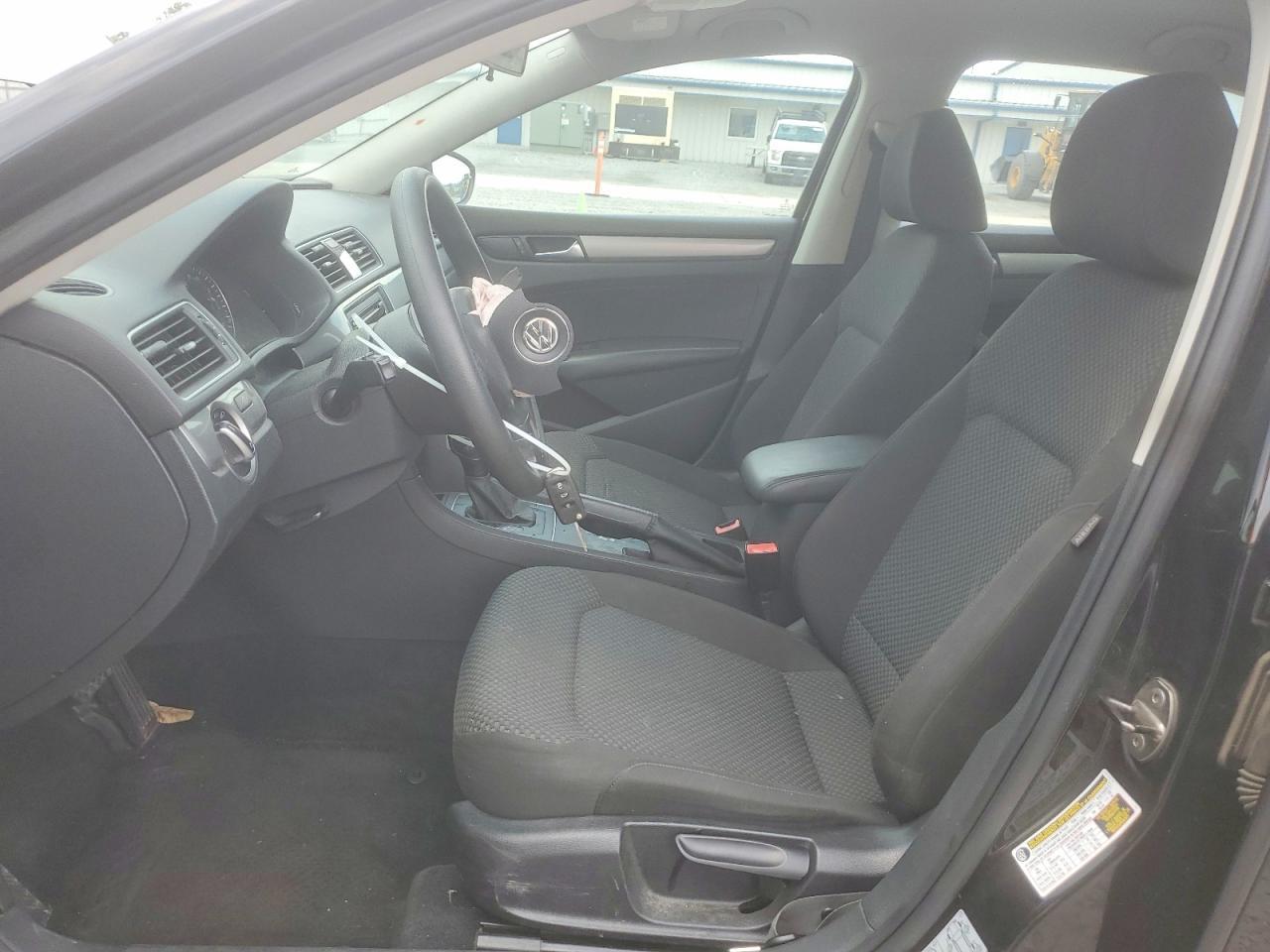 2012 VOLKSWAGEN Passat