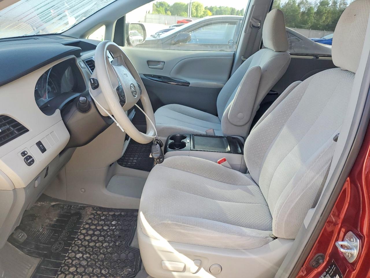 2014 TOYOTA SIENNA