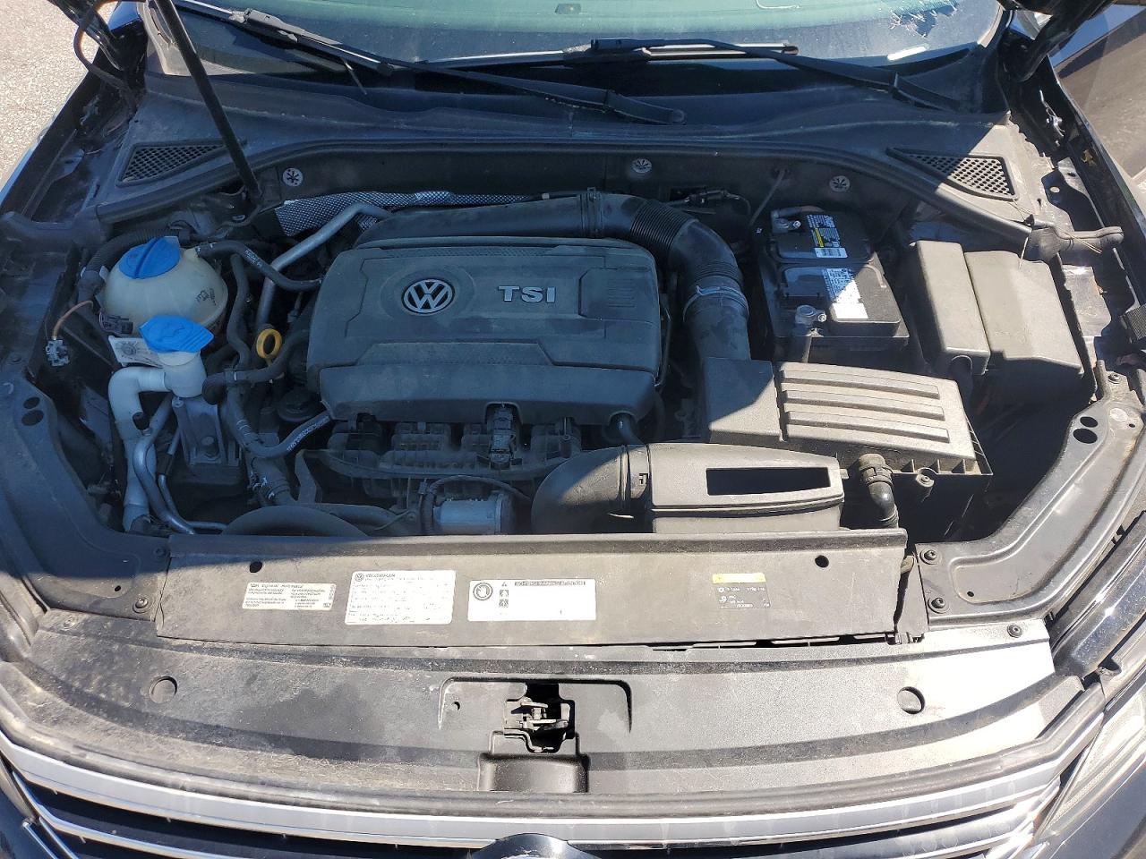 2017 VOLKSWAGEN Passat