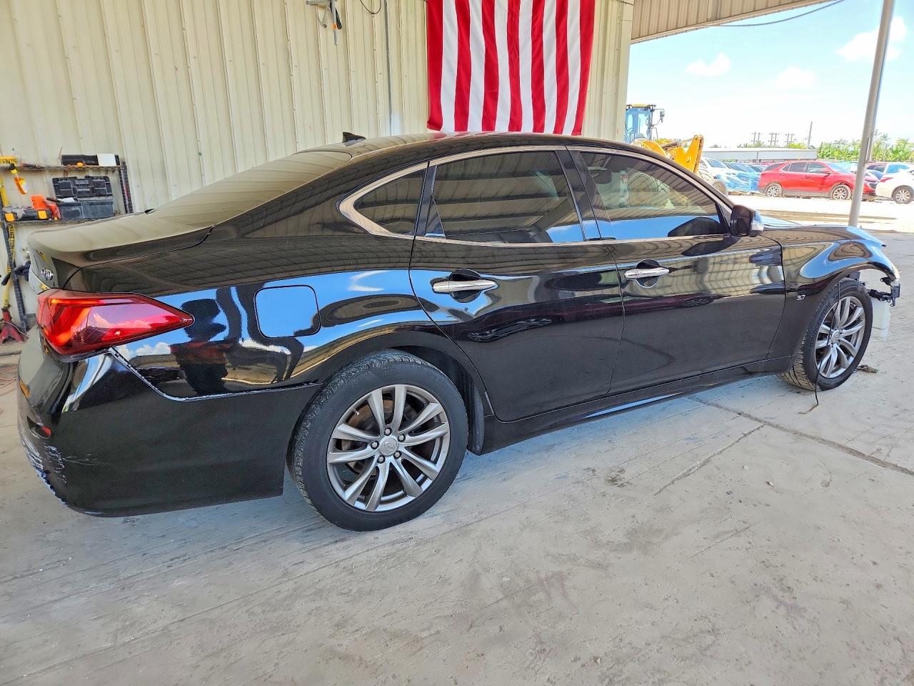 2016 INFINITI Q70
