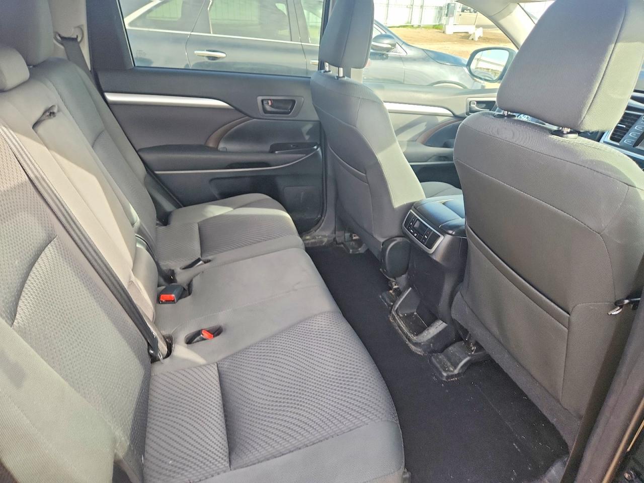 2016 TOYOTA HIGHLANDER