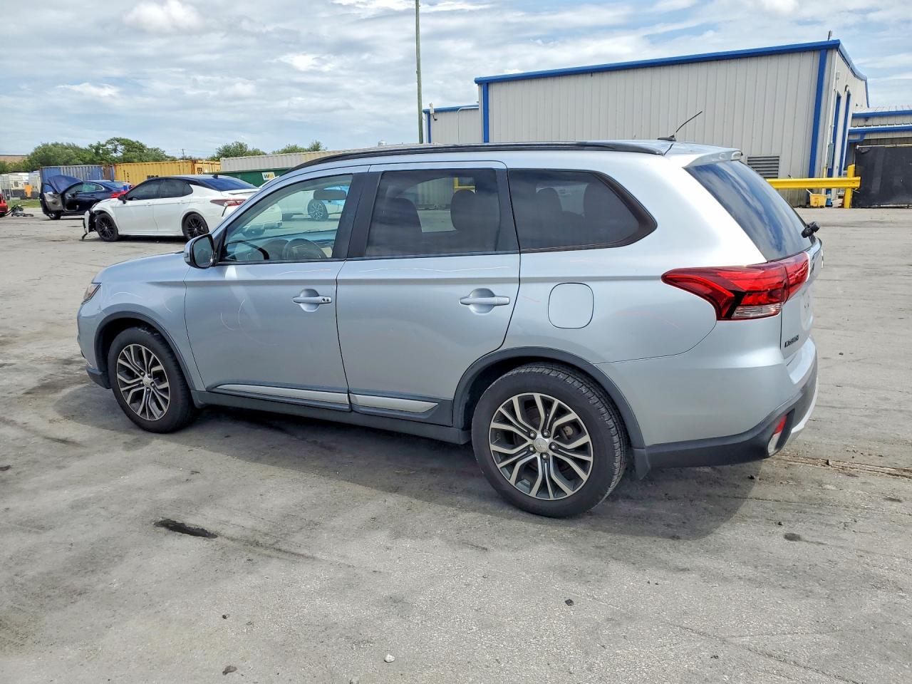2016 MITSUBISHI outlander