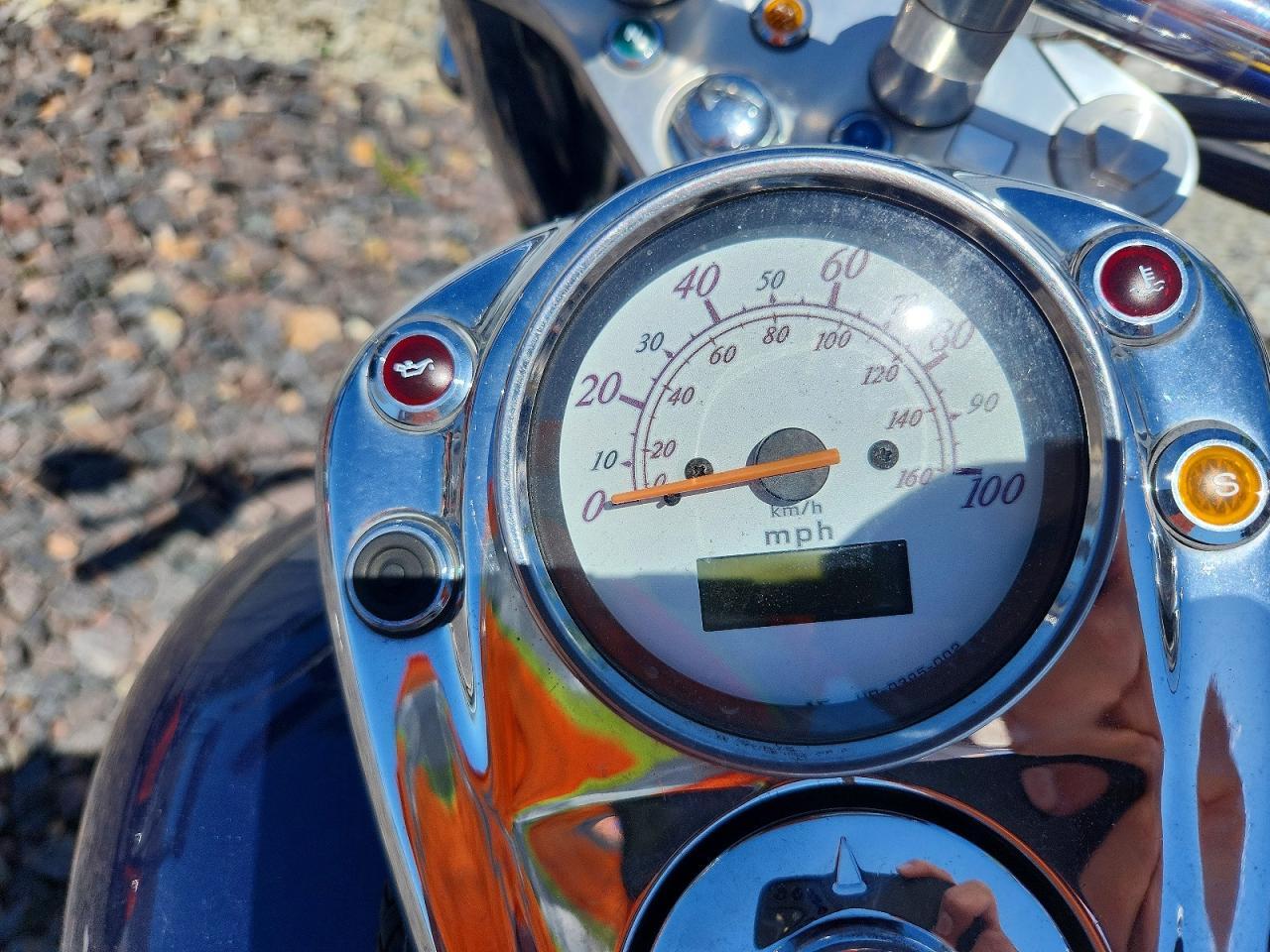 2002 HONDA Vt750