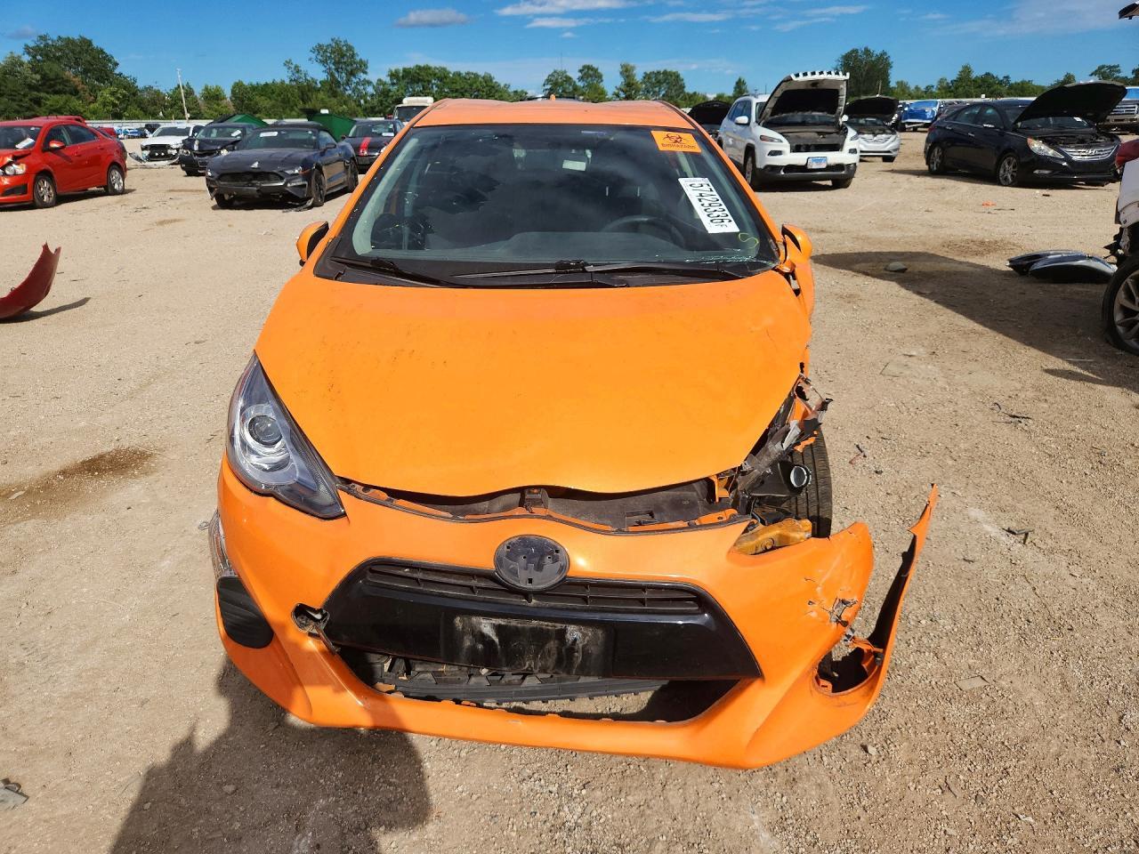 2016 TOYOTA Prius c