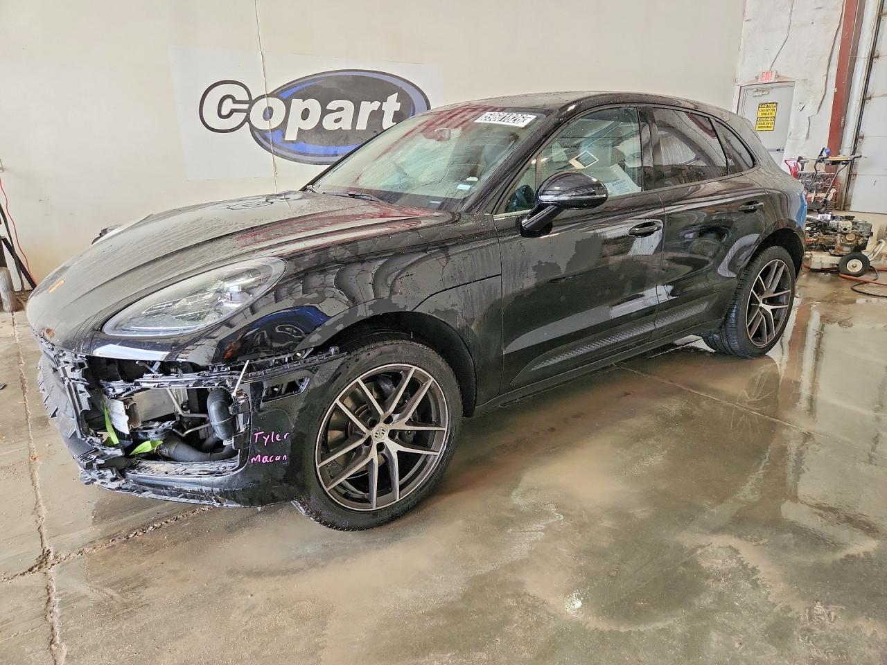 2025 PORSCHE Macan