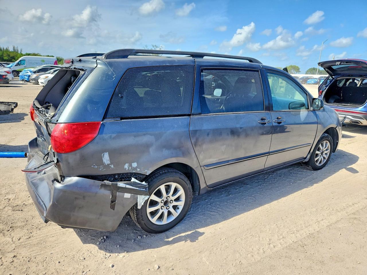 2010 TOYOTA SIENNA